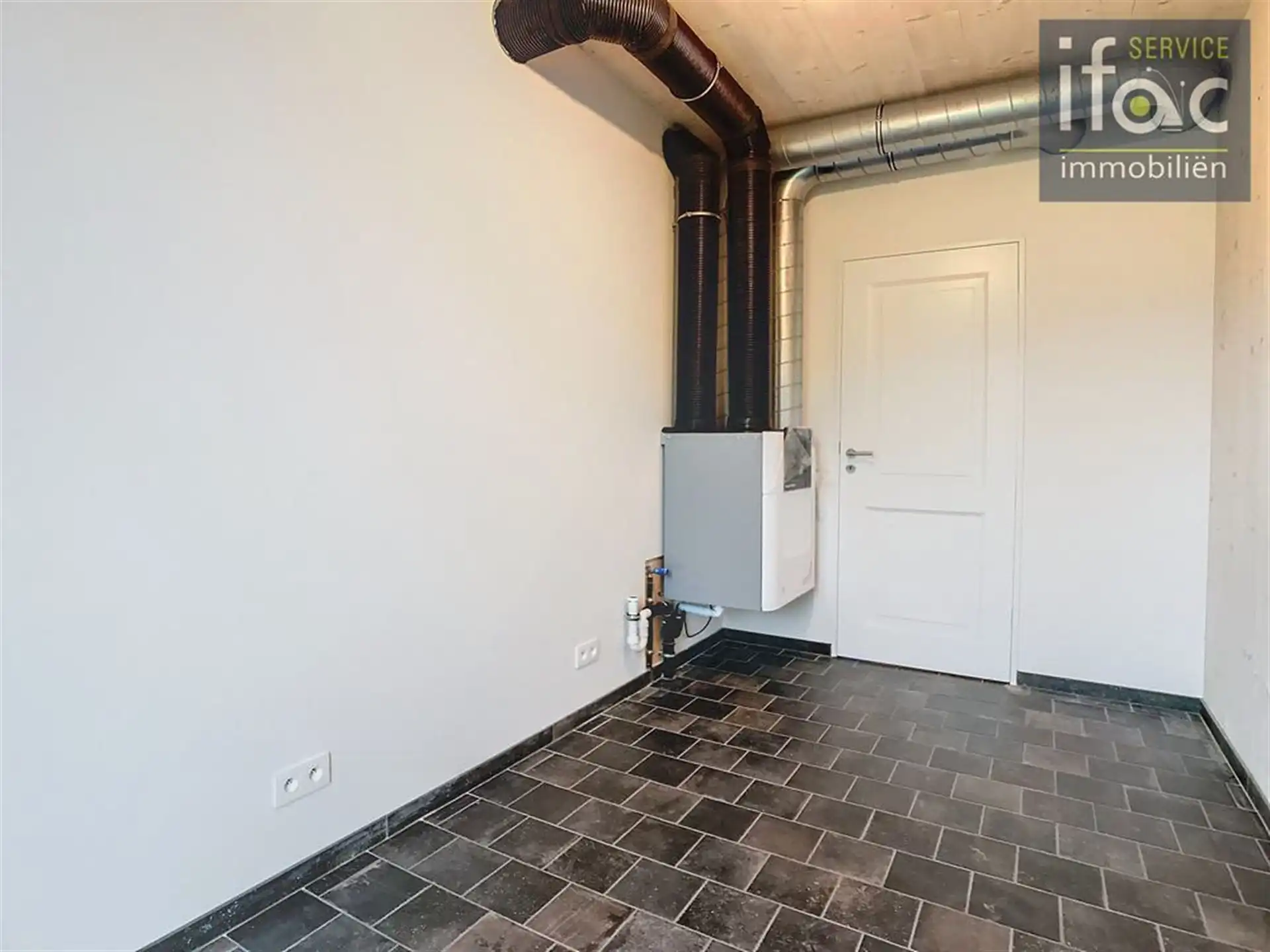 Villa met 4 slaapkamers, 2 badkamers en een grote tuin foto 14