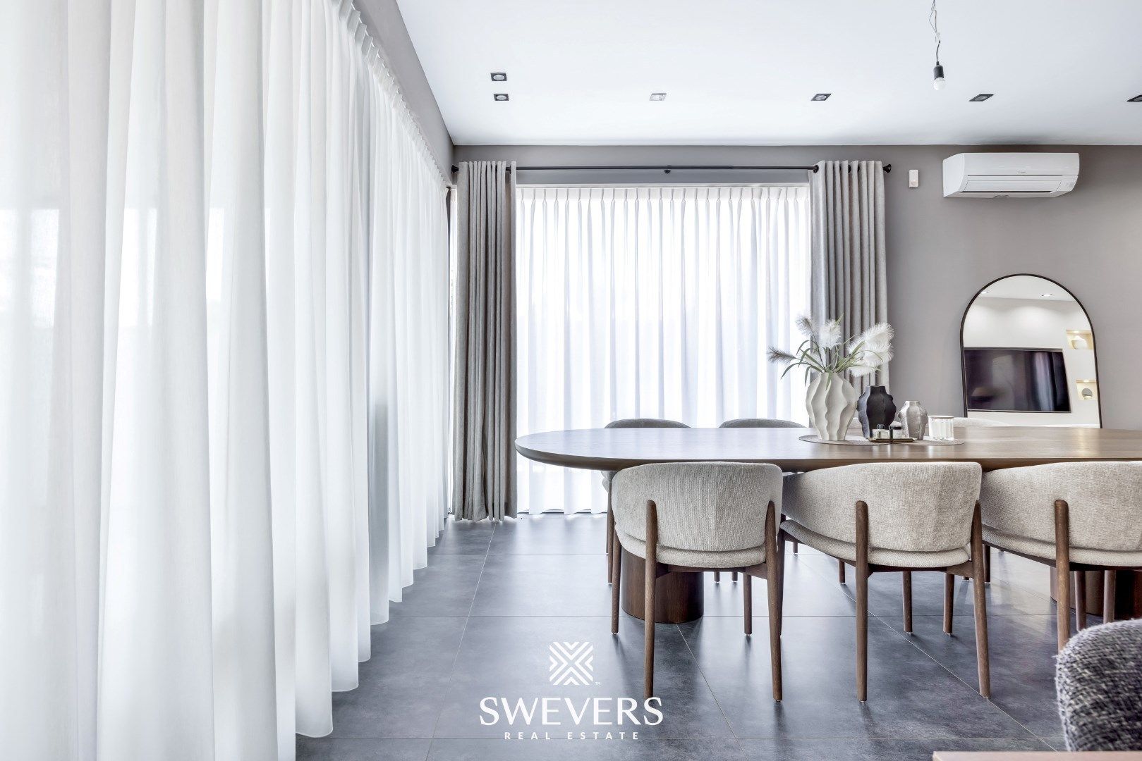 Stijlvol wonen op een ruim perceel met 4 slaapkamers en topafwerking foto 12