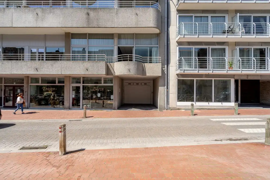 Ruime garage op centrale locatie foto 4