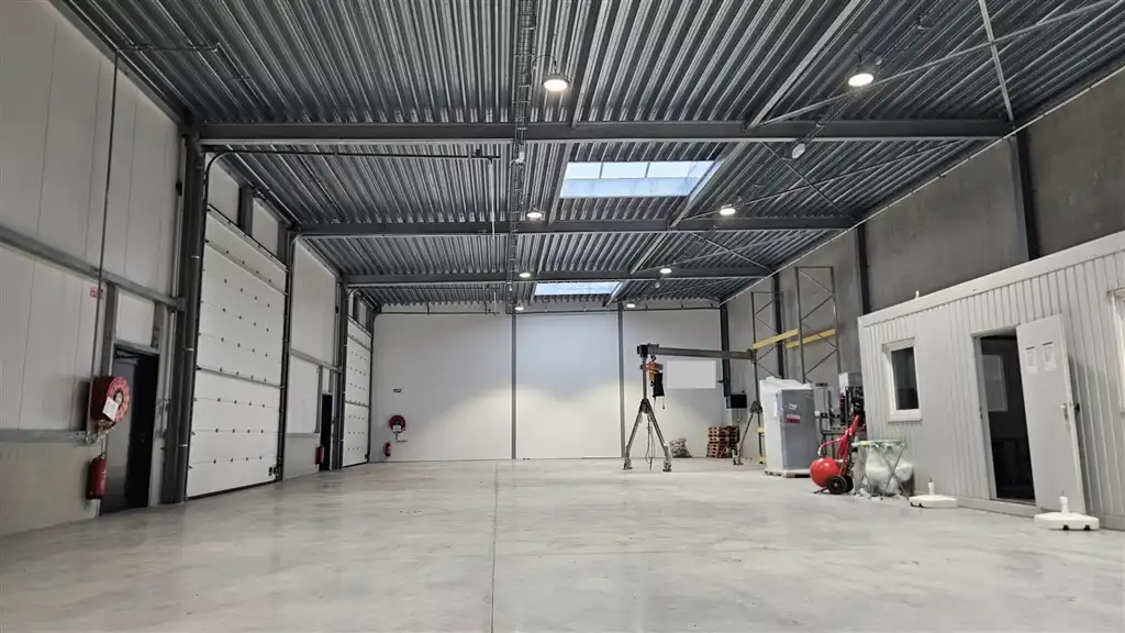 Nieuwbouw opslagplaats met verhard buitenterrein foto 3