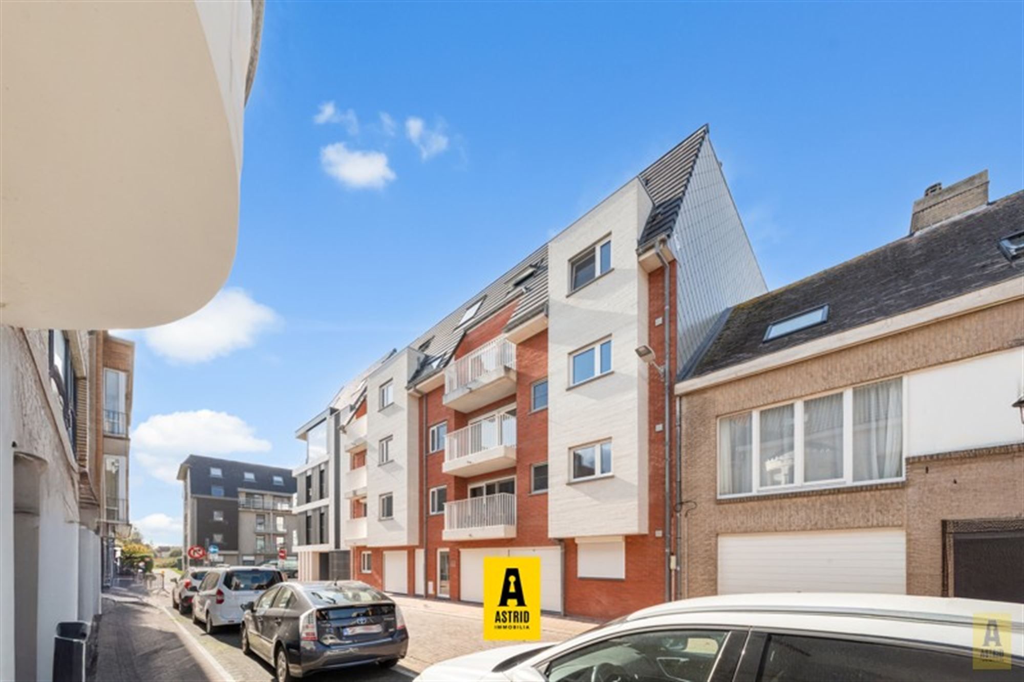 🌊 Instapklaar duplexappartement in hartje Bredene! foto {{pictureIndex}}