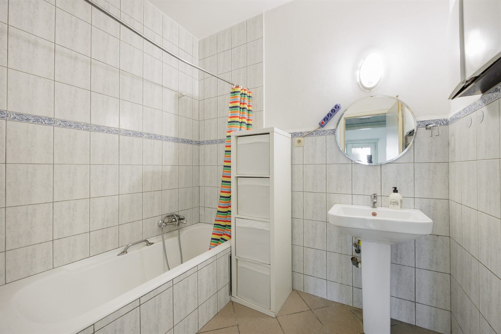 Vernieuwd 2-slaapkamerappartement met terras in Antwerpen foto 10
