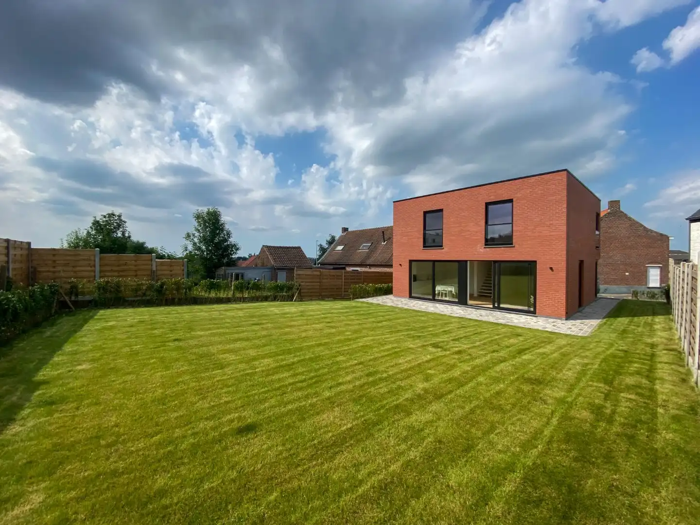 Recente woning met 3 slaapkamers, ruime oprit en tuin foto 23