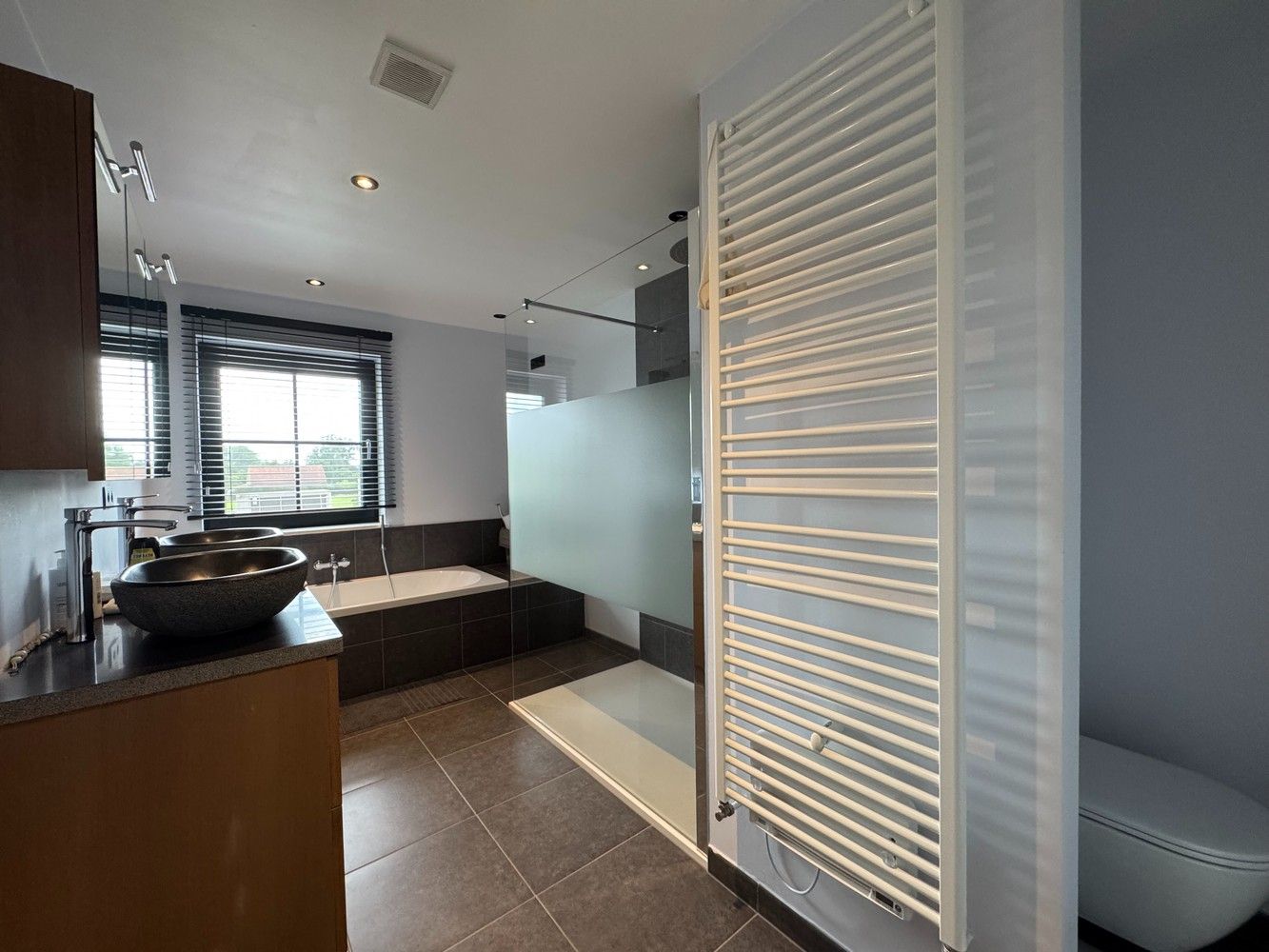 Prachtige energieneutrale woning met 4 slpks en aangelegde tuin foto 15