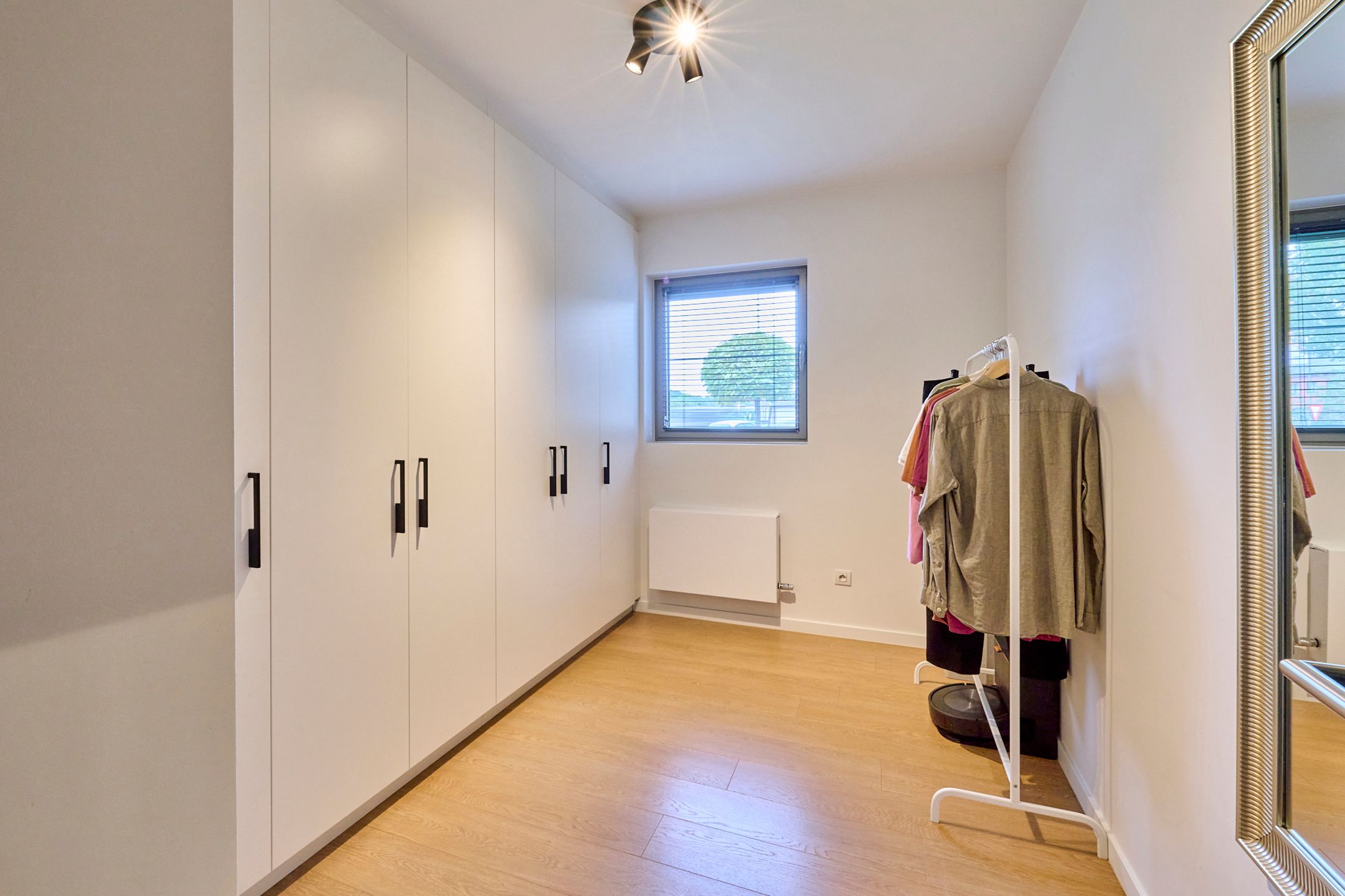 Smaakvol gelijkvloers appartement met 2 slaapkamers, zuidgerichte tuin, parking en kelderberging foto 8