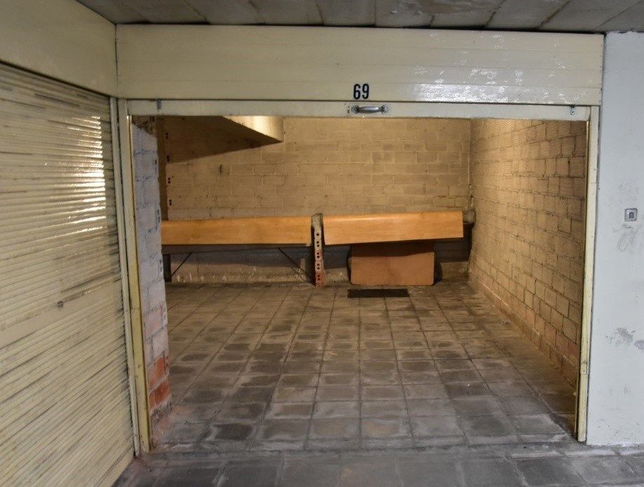 Afgesloten autobox, vlakbij Casinoplein foto 2
