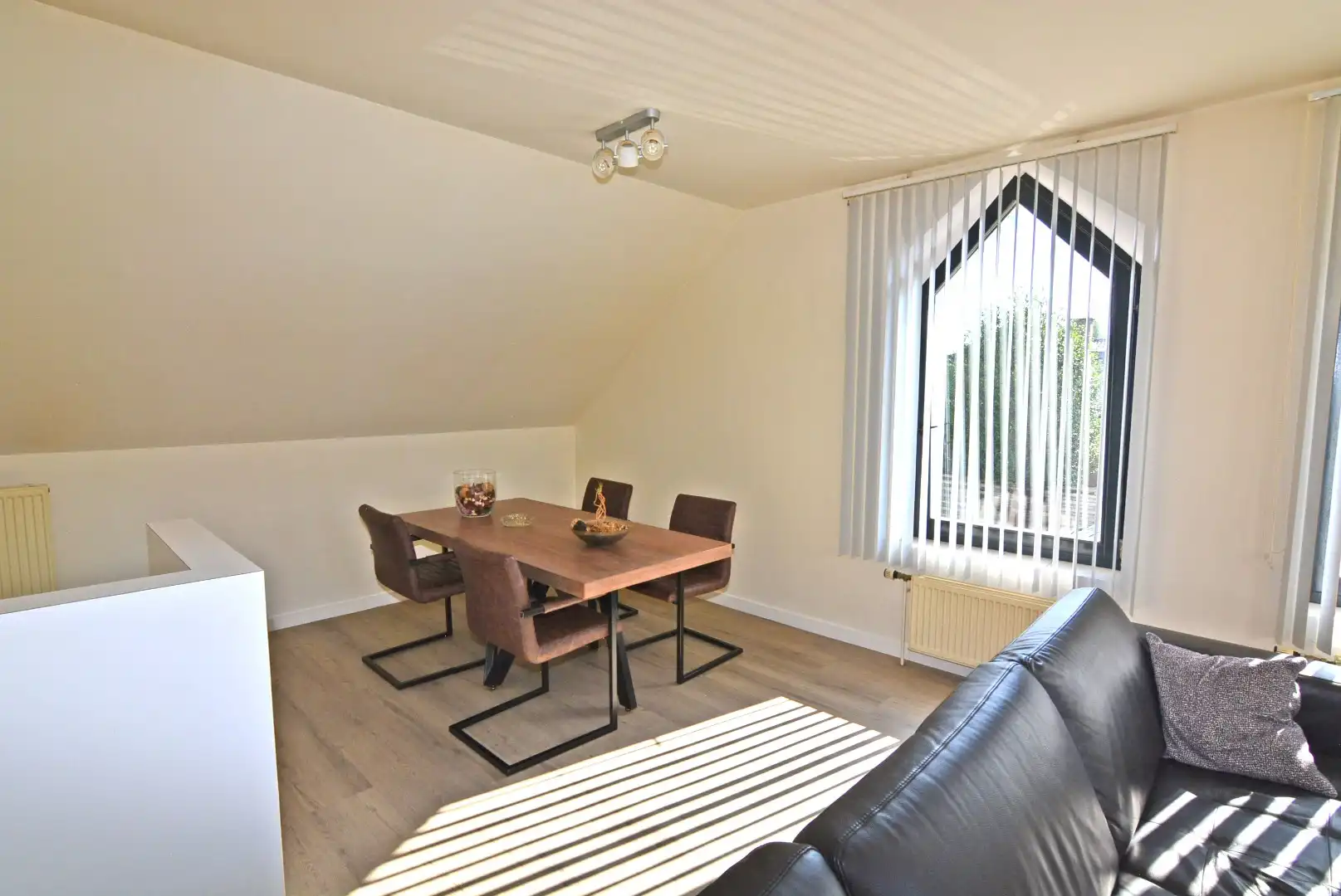 Modern appartement met 2 slpks en parking. foto 11