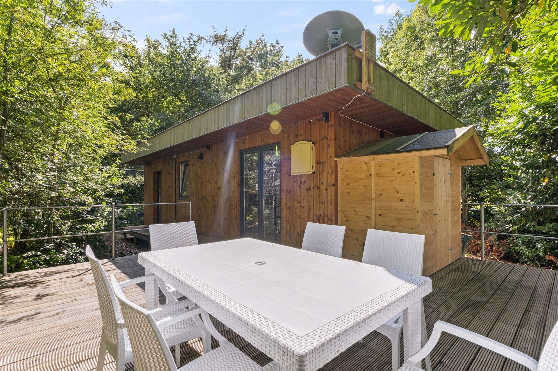 Fantastisch gelegen nieuwbouwchalet foto {{pictureIndex}}