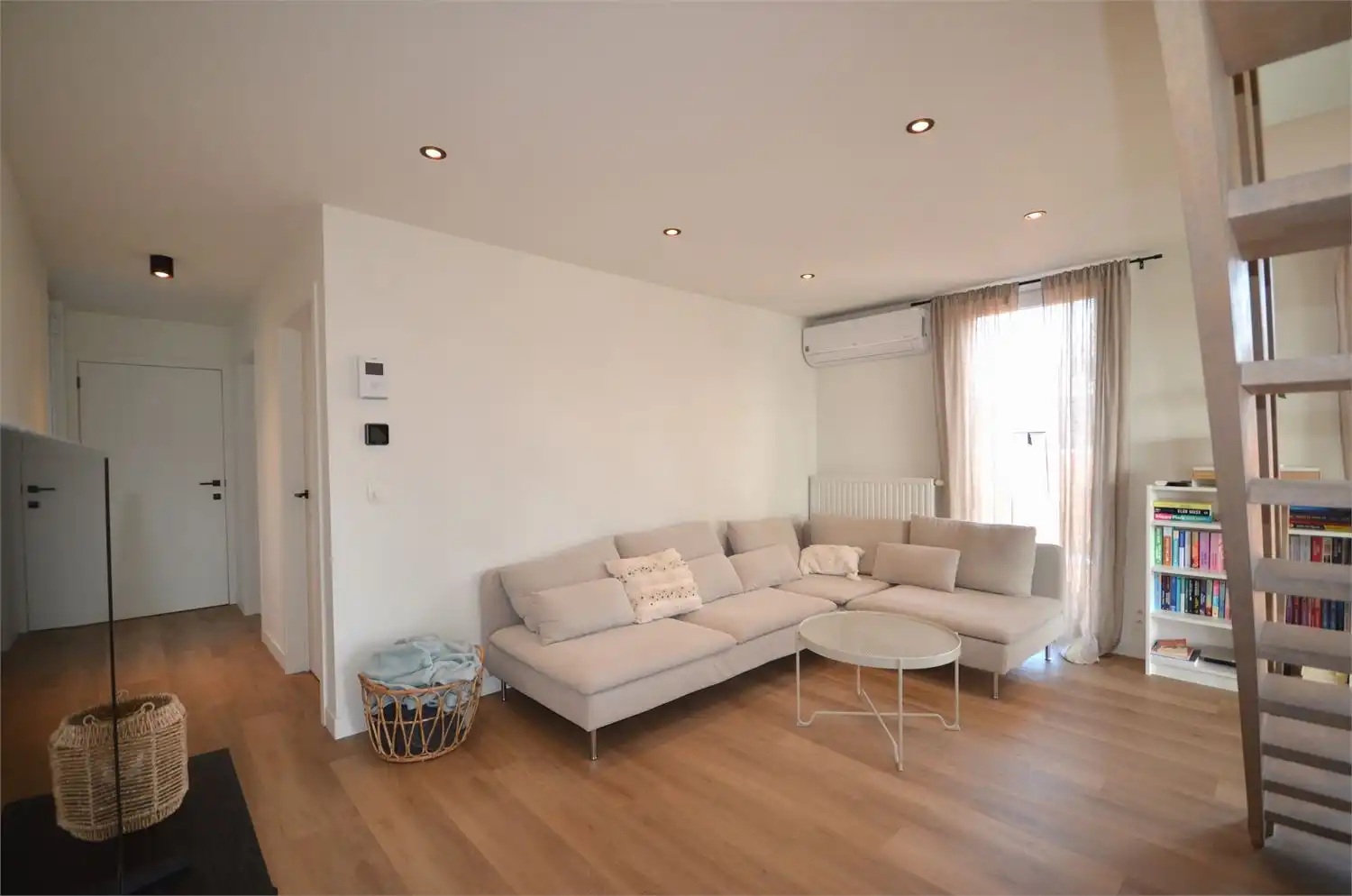 ENKEL AANMELDEN PER MAIL!! PRACHTIG EN RUIM DUPLEXAPPARTEMENT MET HEERLIJK TERRAS IN HET CENTRUM VAN HAMONT! foto 5