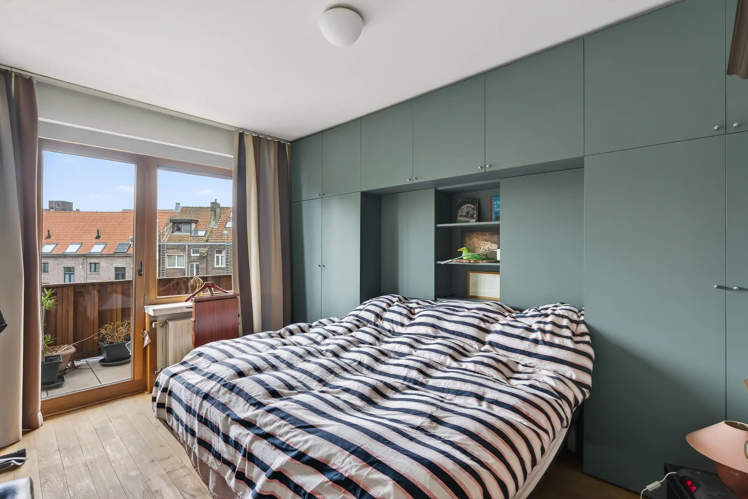 Smaakvol 2 slaapkamer appartement incl. dubbele garagebox foto 11