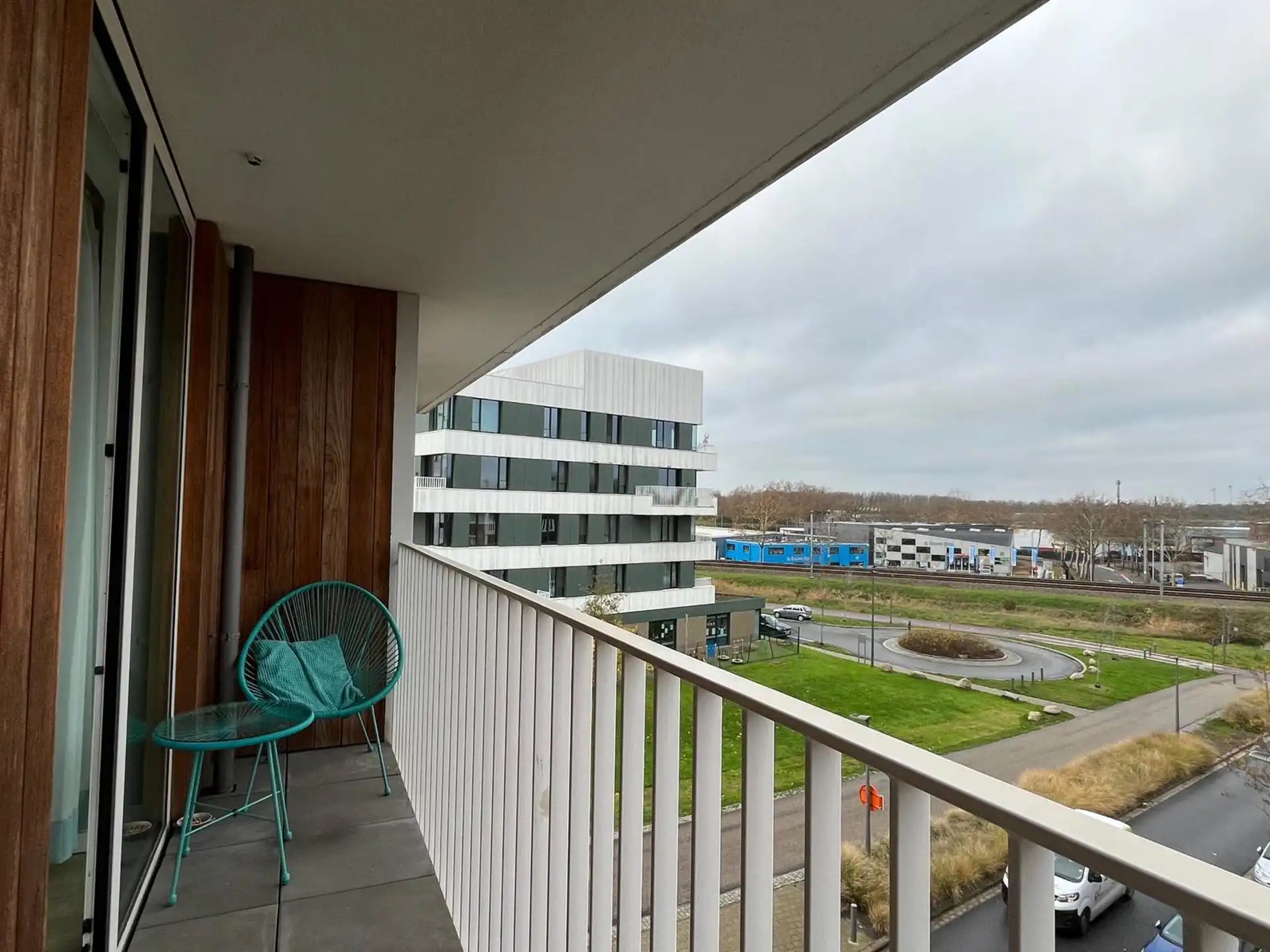 Prachtig twee-slaapkamerappartement mét parking en terras. foto 13