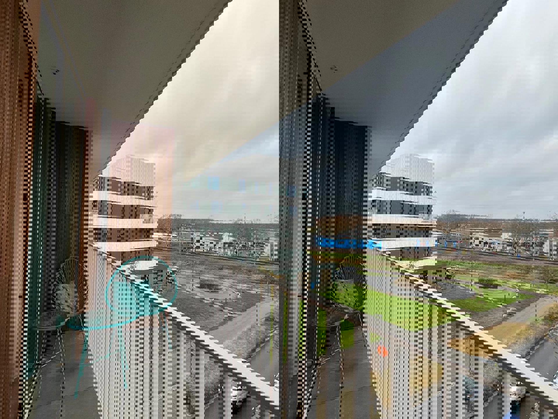 Prachtig twee-slaapkamerappartement mét parking en terras. foto 13