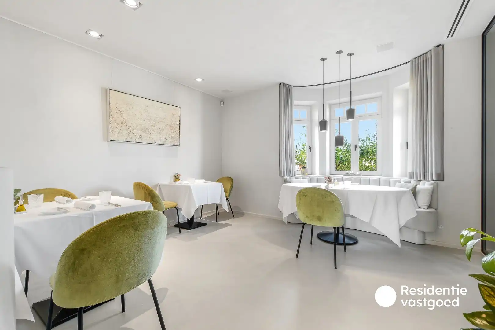 Wonen boven, ondernemen beneden: volledig gerenoveerd restaurant met luxueuze woonst in hartje De Haan foto 25