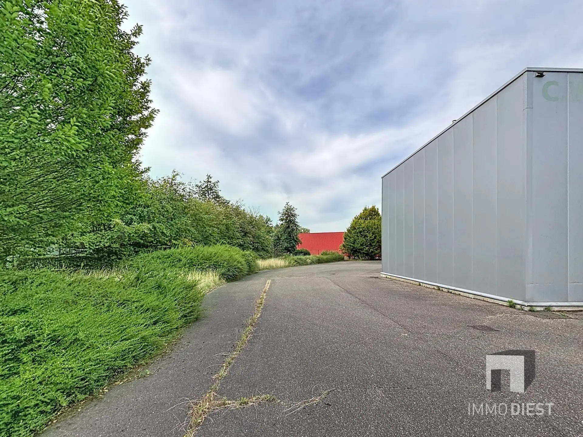 Magazijn met bureel op triple A-locatie foto 19