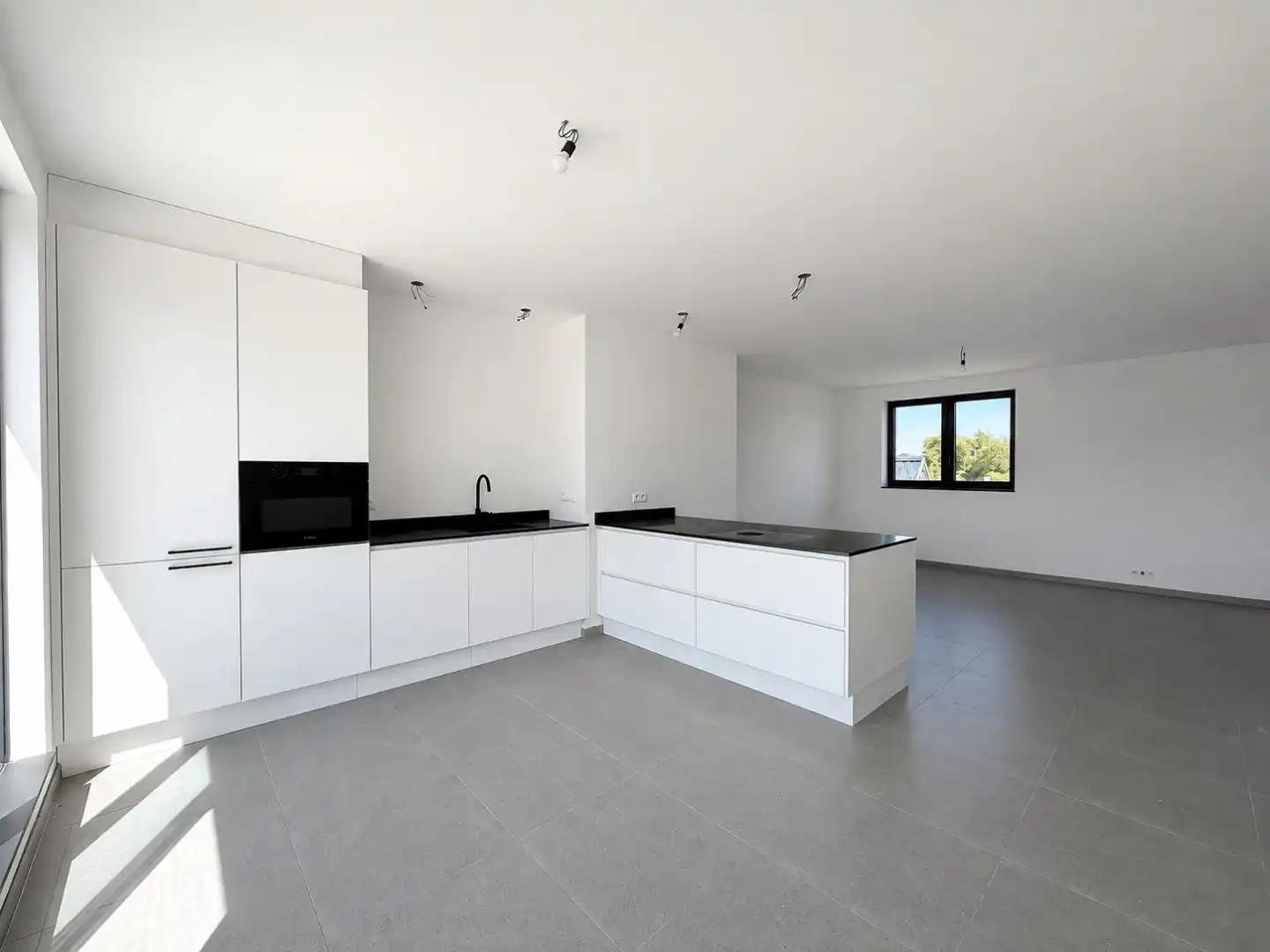 Mooie penthouse met 2 slaapkamers en fenomenaal terras op een gegeerde ligging! foto 3