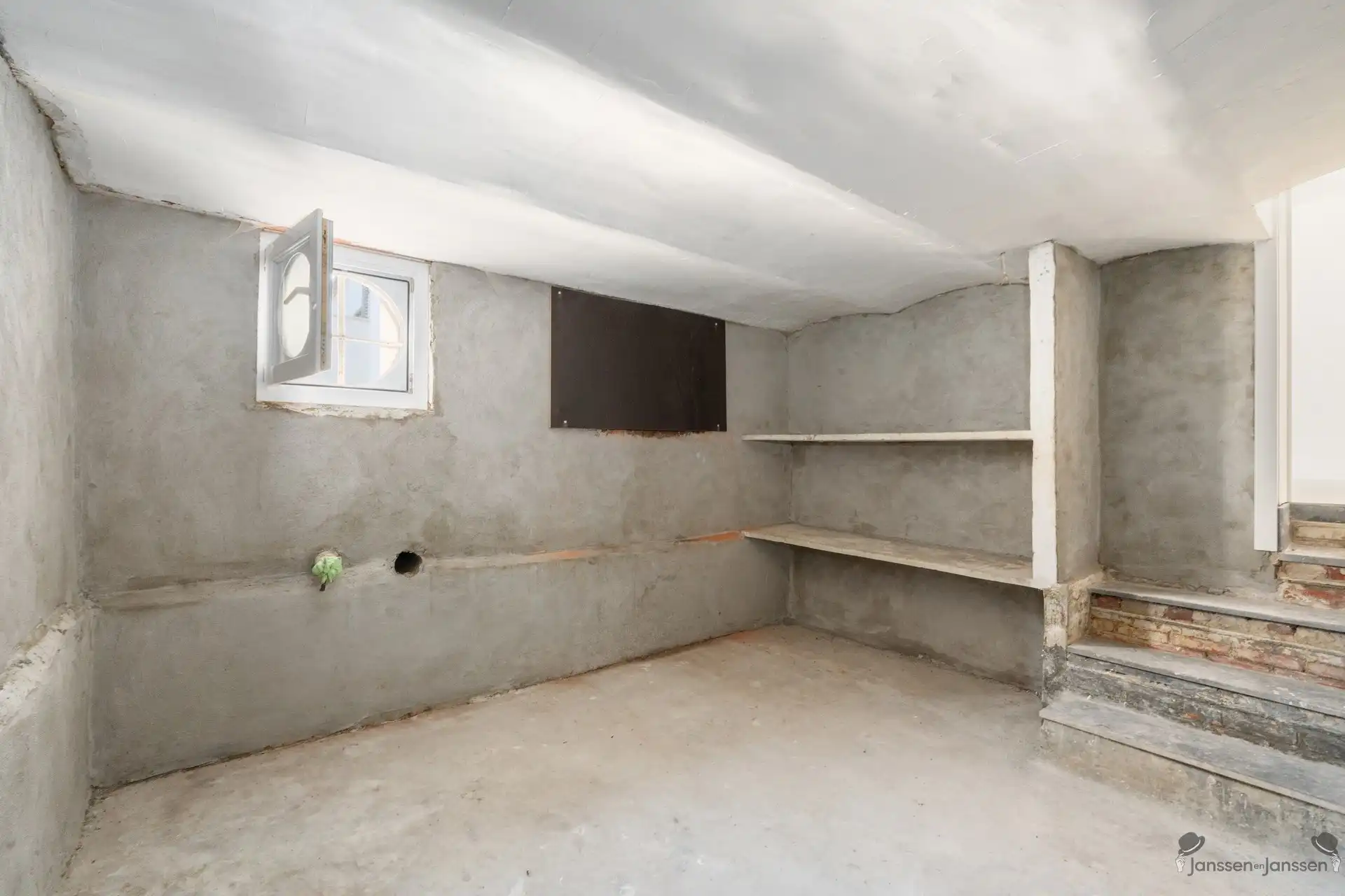 Luxueus gerenoveerd duplexappartement met 4 slaapkamers en private tuin foto 23