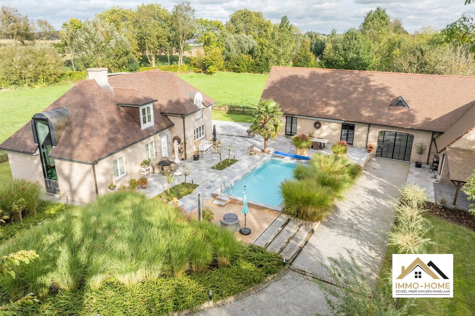 Prachtige villa op ruime grond met zwembad! foto 3