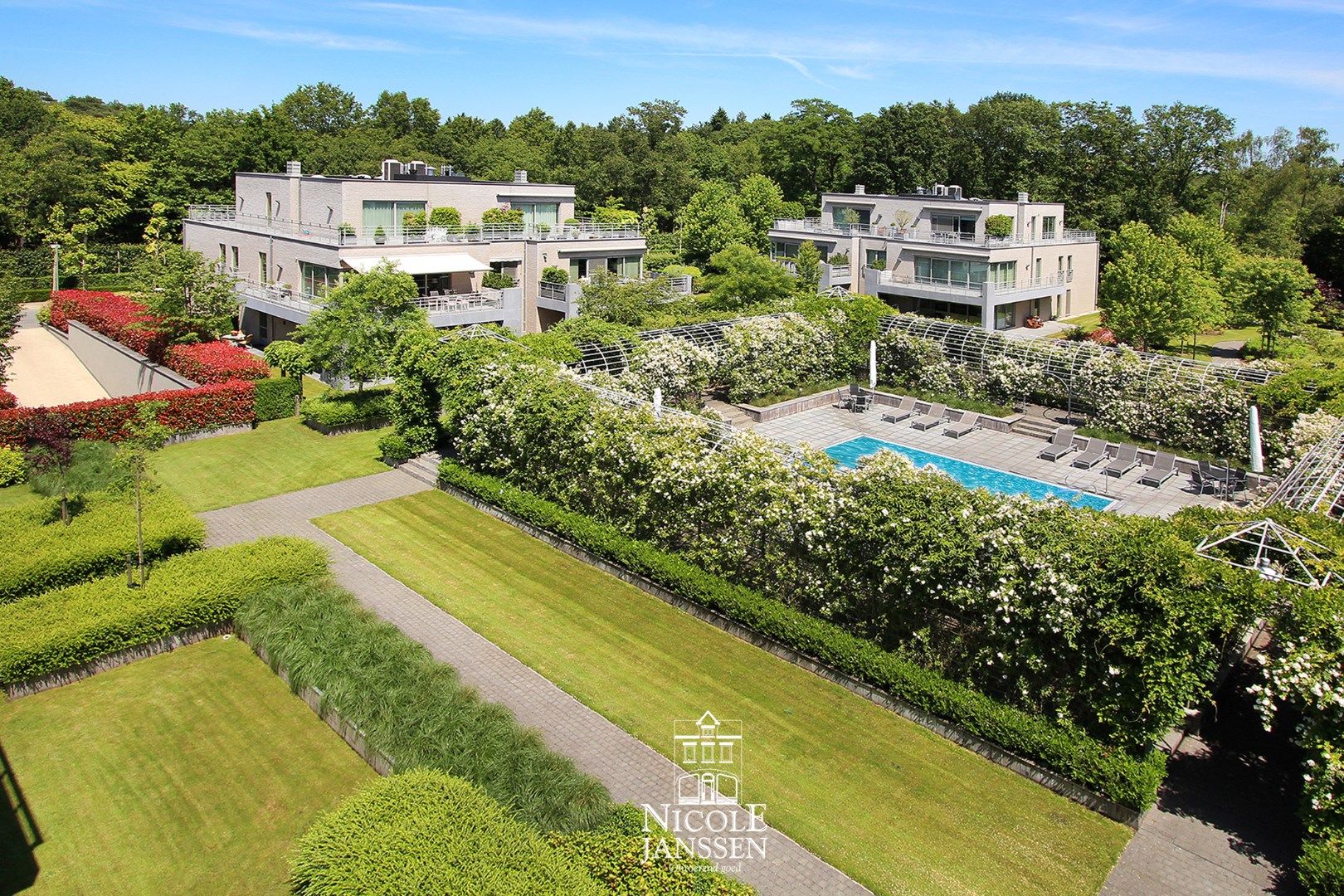 Prachtig gelijkvloers appartement met tuintje, private kelderberging en eigen autostaanplaats in Bokrijkpark foto {{pictureIndex}}