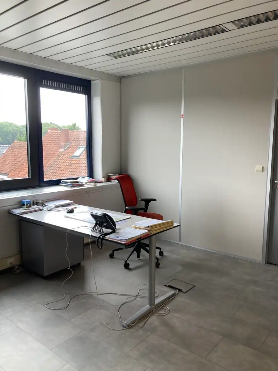 Ruime kantoorruimte te huur op toplocatie tussen Kortrijk centrum en ’t Hoge foto 6