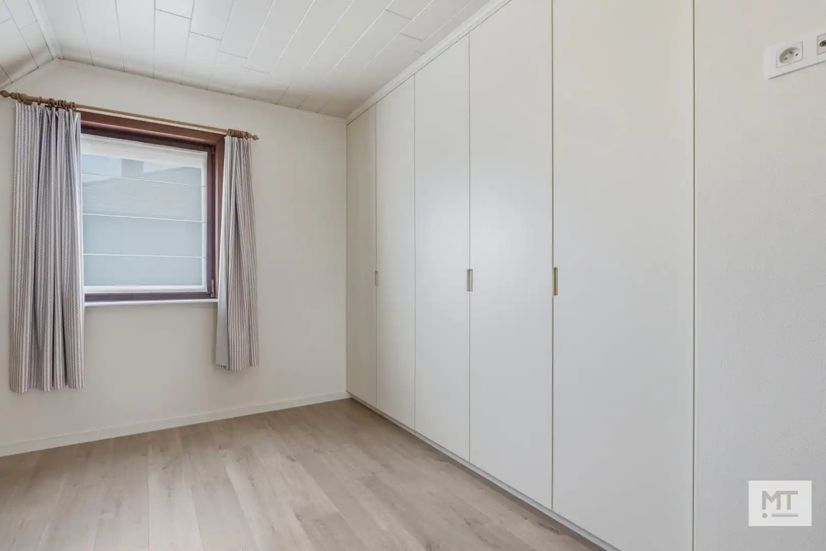 Alleenstaande woning met 4 slaapkamers, zonnige tuin en garage op de Molenhoek foto 13