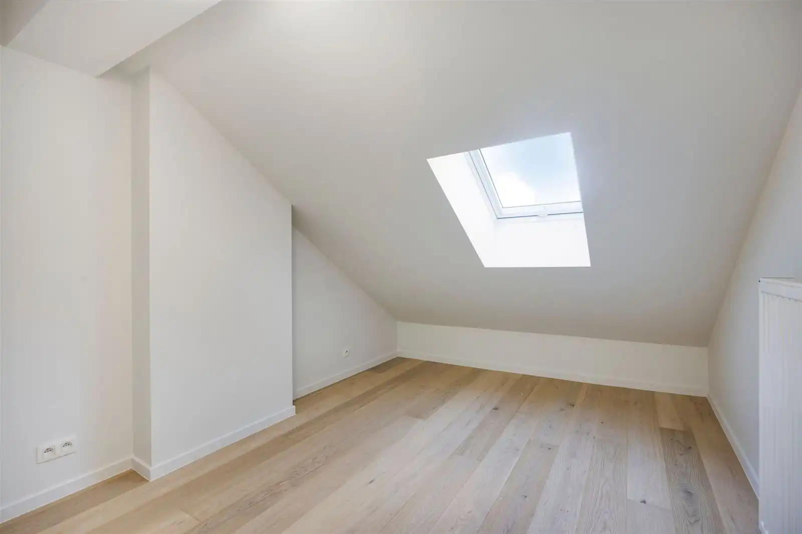 Gerenoveerde woning met 4 slaapkamers en tuin foto 21