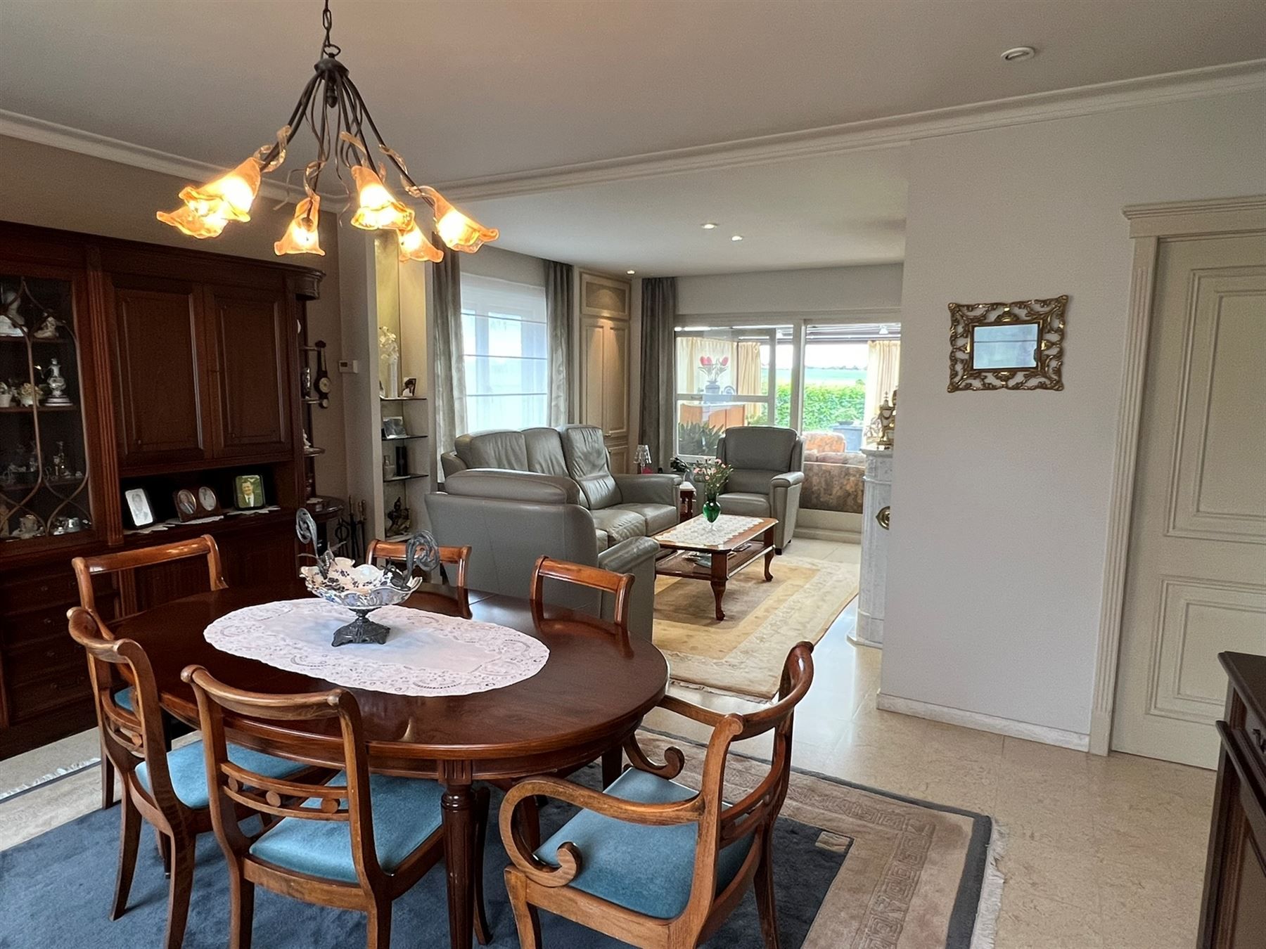 Comfortabele woning met een prachtige tuin en praktische bijgebouwen foto 18