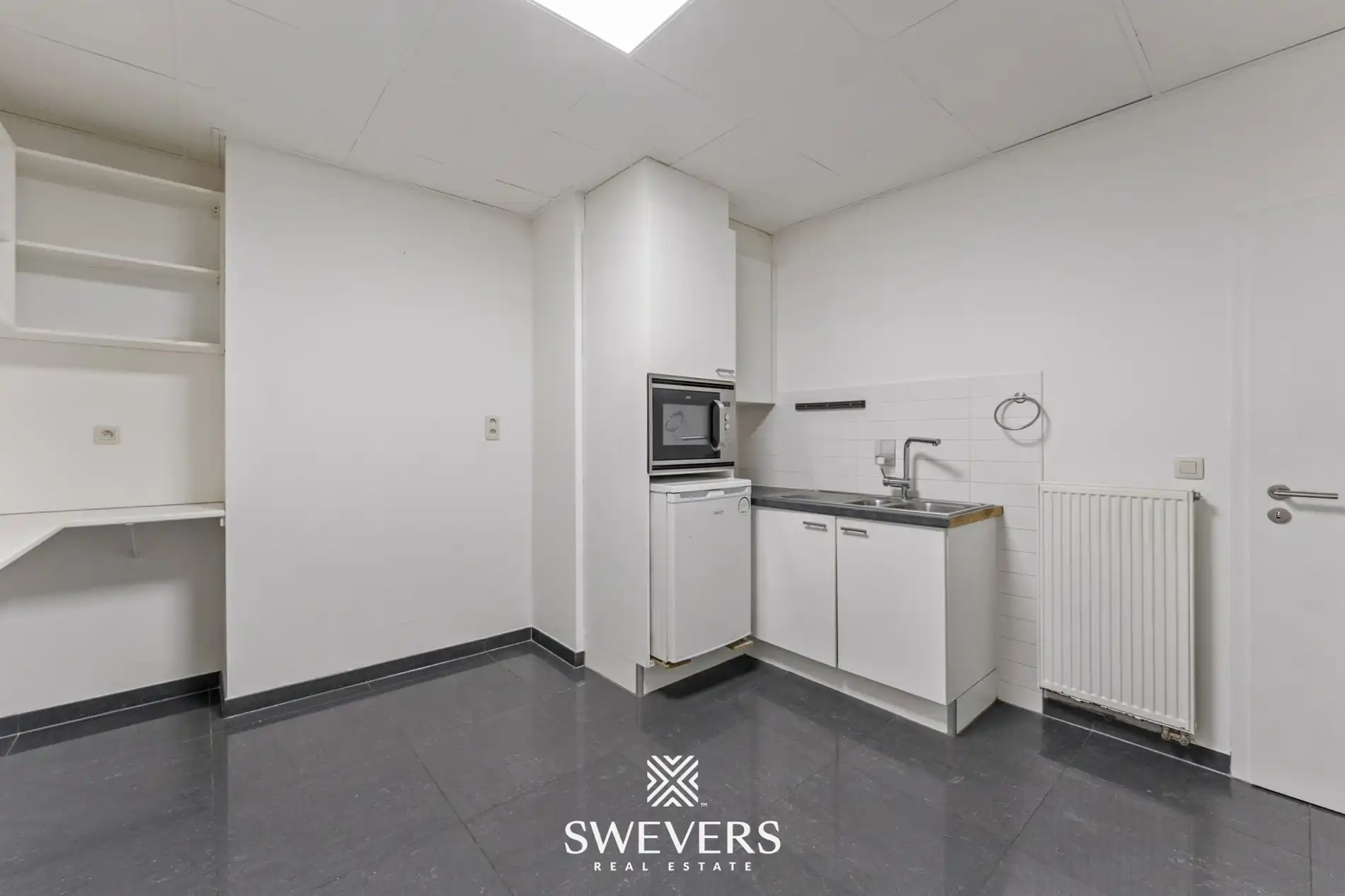 Instapklaar handelspand op toplocatie in Heusden-Zolder foto 17