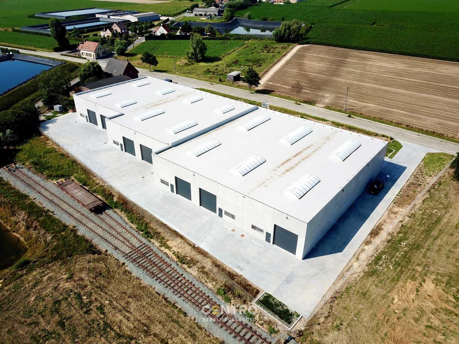 Laatste Units voor bedrijvigheid (opslag, productie, ambacht,...), géén WVI-grond, ONMIDDELLIJK BESCHIKBAAR te SLEIHAGE (Oostnieuwkerke). foto 2