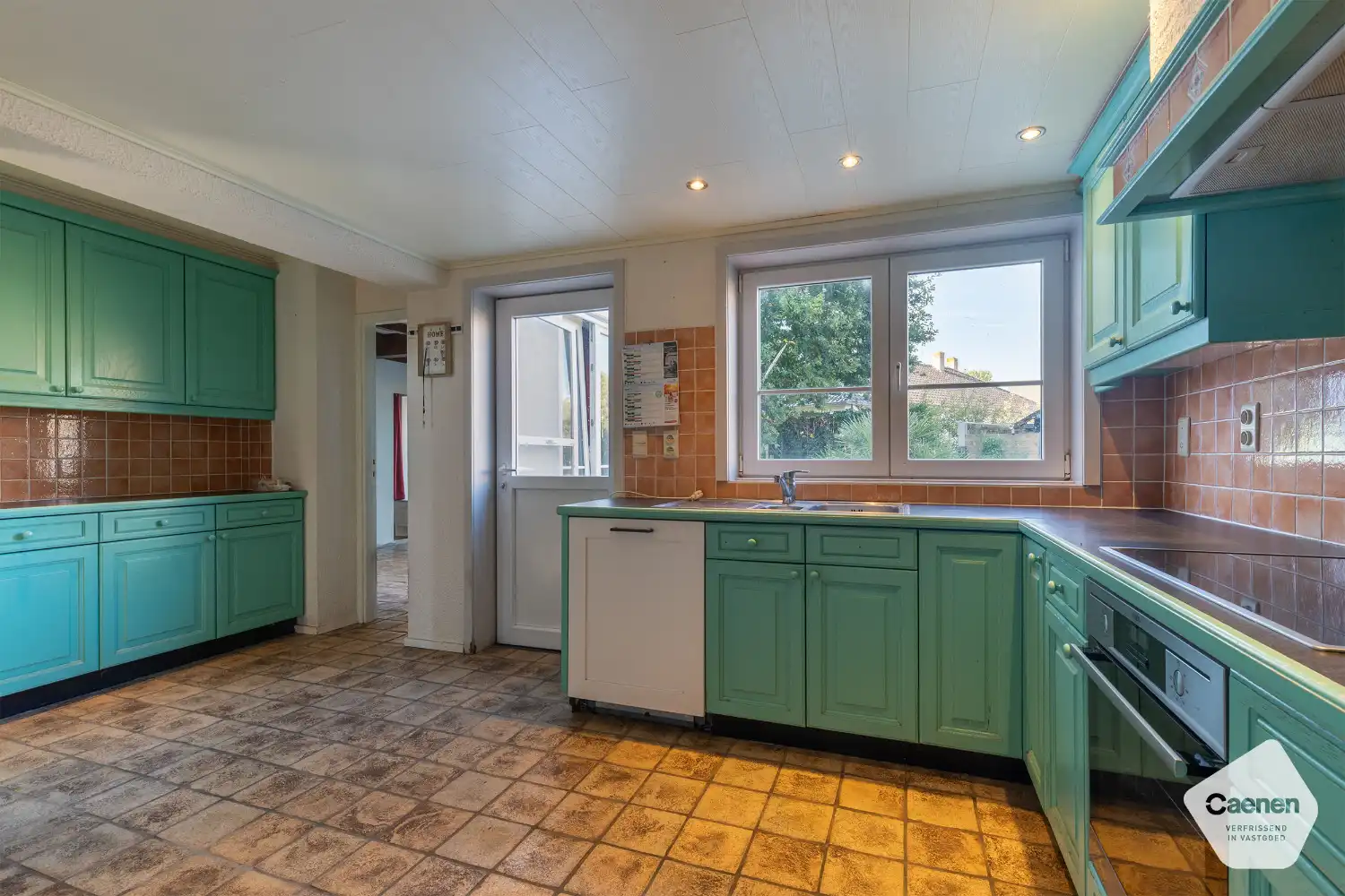 Te renoveren villa met 3 slaapkamers, 2 badkamers, sauna en ruime tuin foto 7