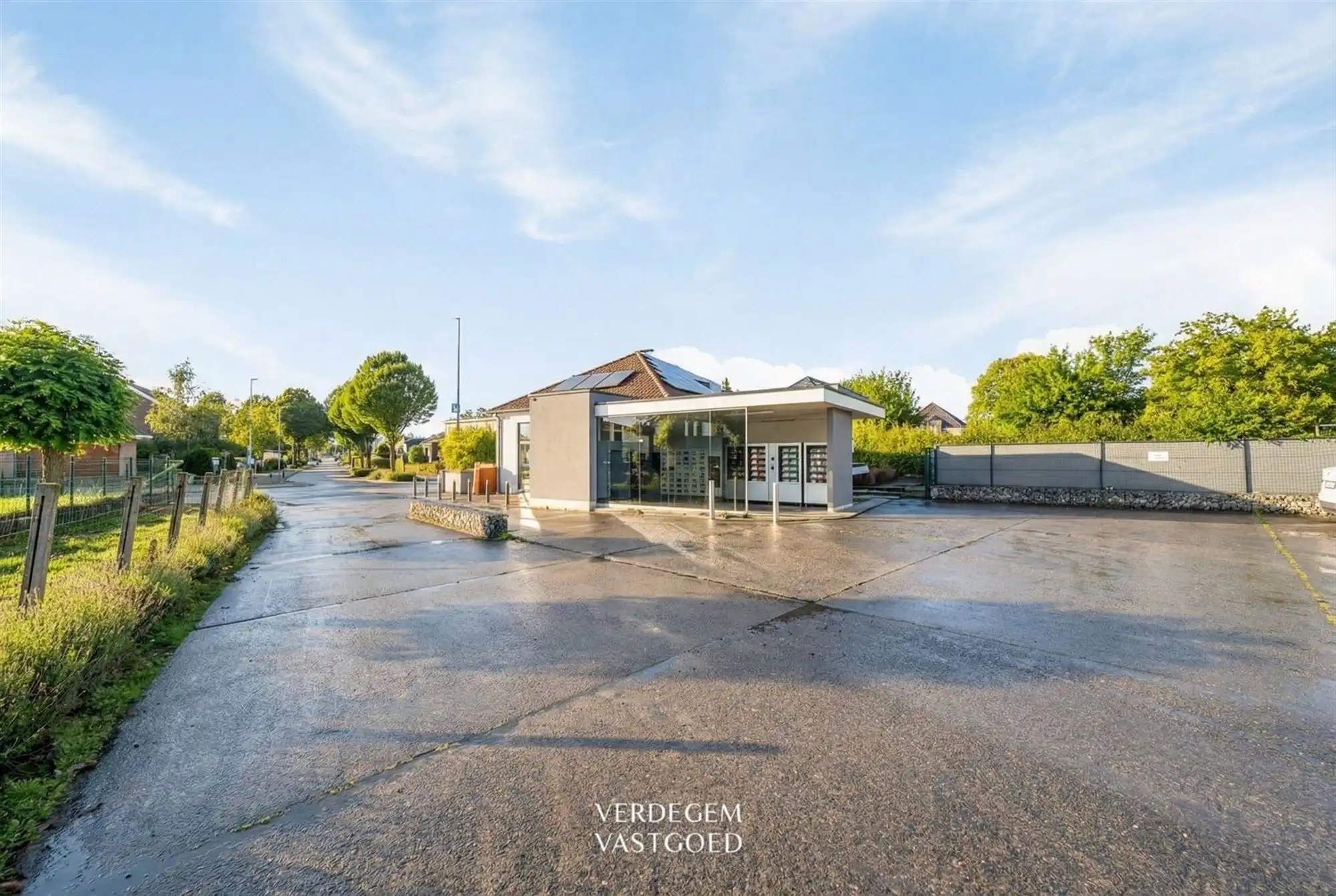 Magazijn van 395m² met villa op toplocatie voor commerciële activciteit foto 22