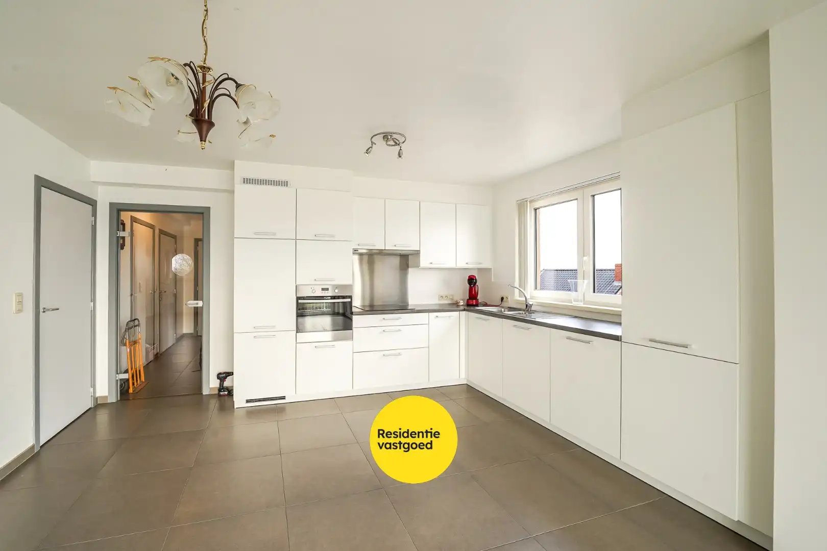 Instapklaar appartement met panoramisch zicht op het water. foto 6