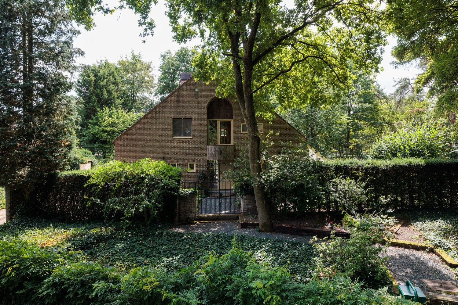 Gunstig gelegen villa op 1.989 m2 in doodlopende straat foto 7