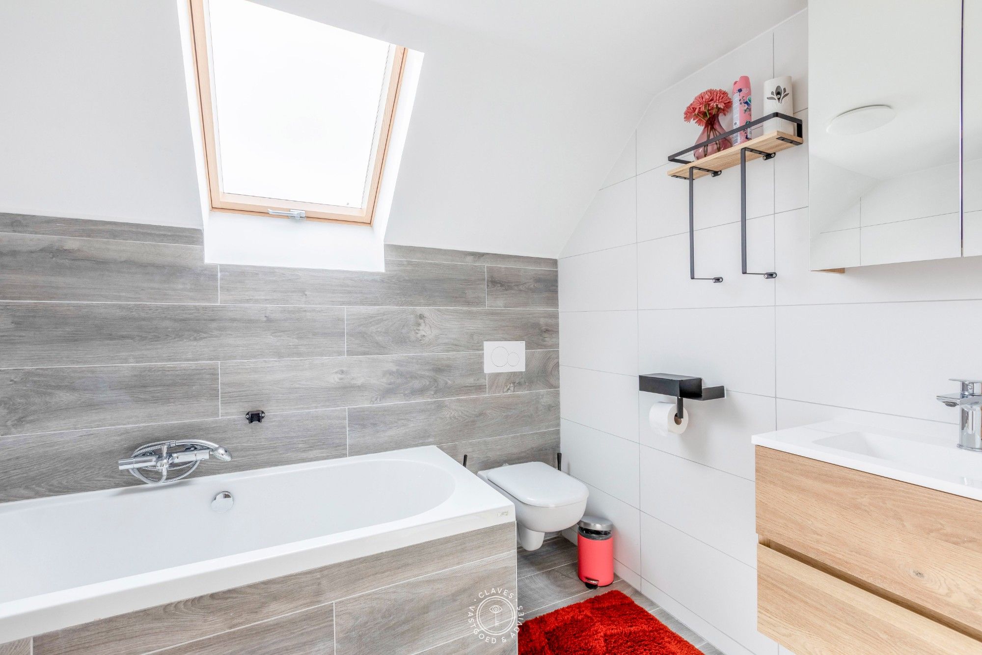 Unieke, ruime gezinswoning met 5 slaapkamers en 3 badkamers op topligging foto 23