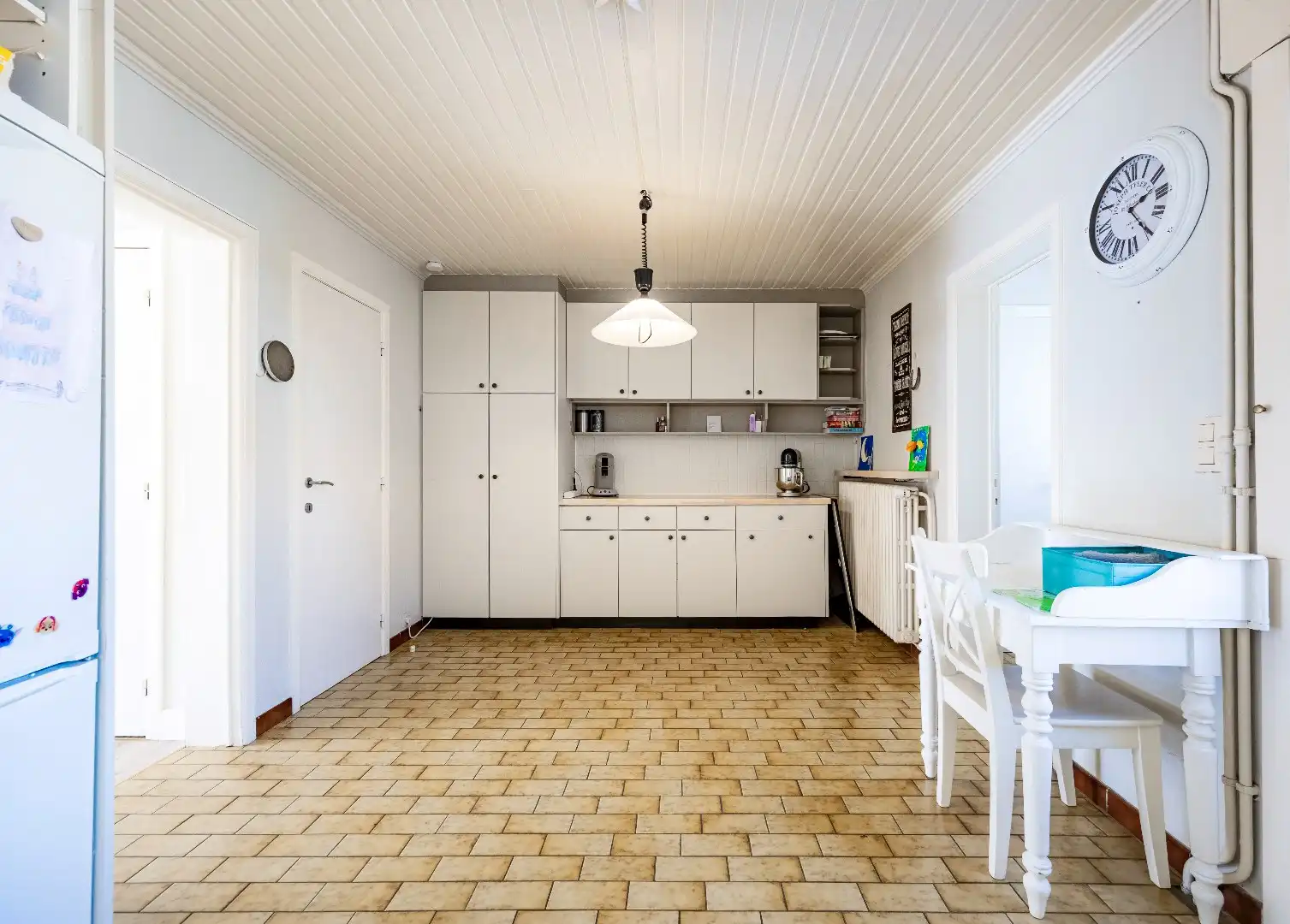 Instapklare bel-etagewoning met garage, zonnepanelen en aangename buitenruimte in het centrum van Heist. foto 8