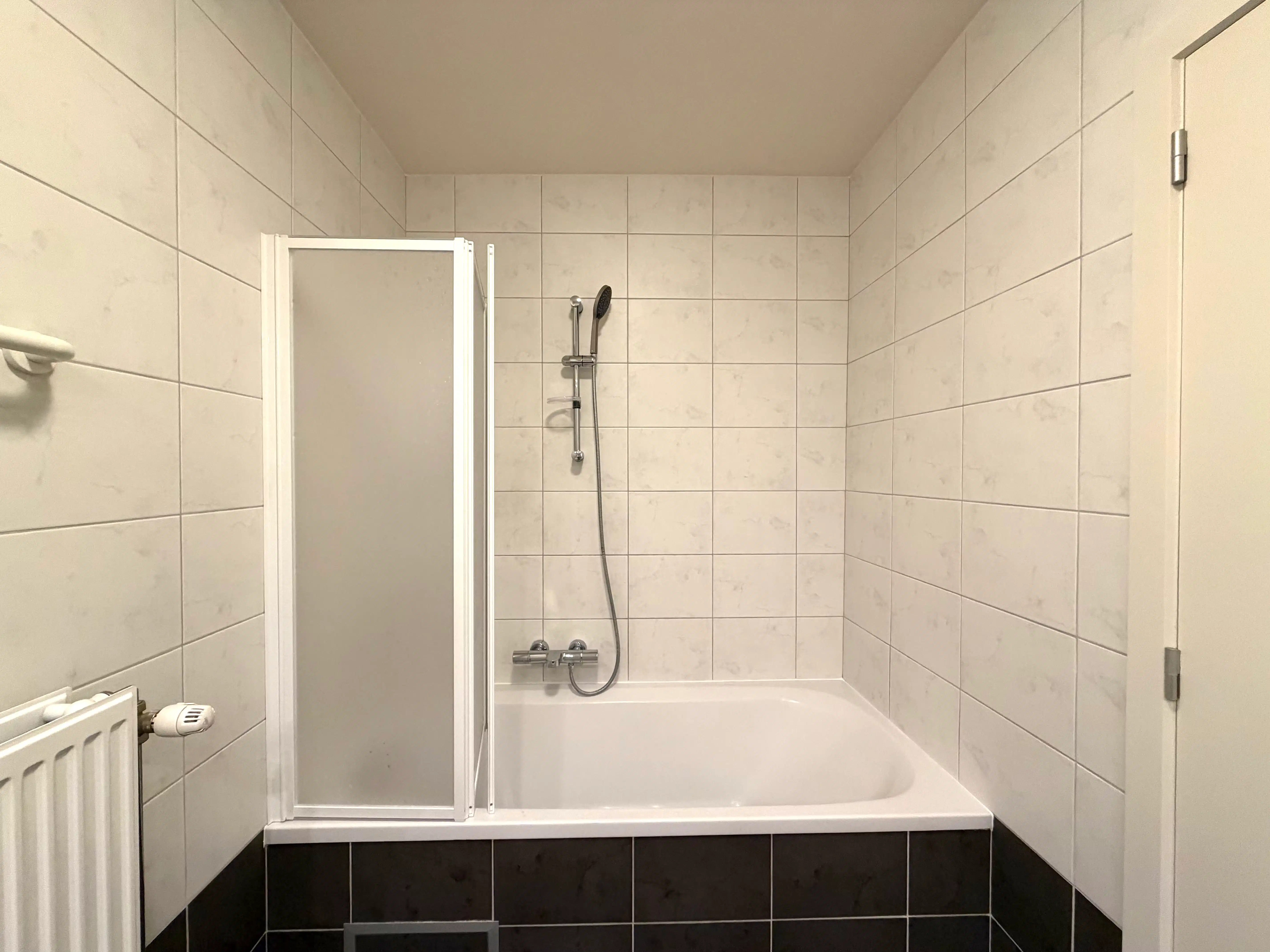 Ruim appartement met drie slaapkamers te huur in Evergem foto 10