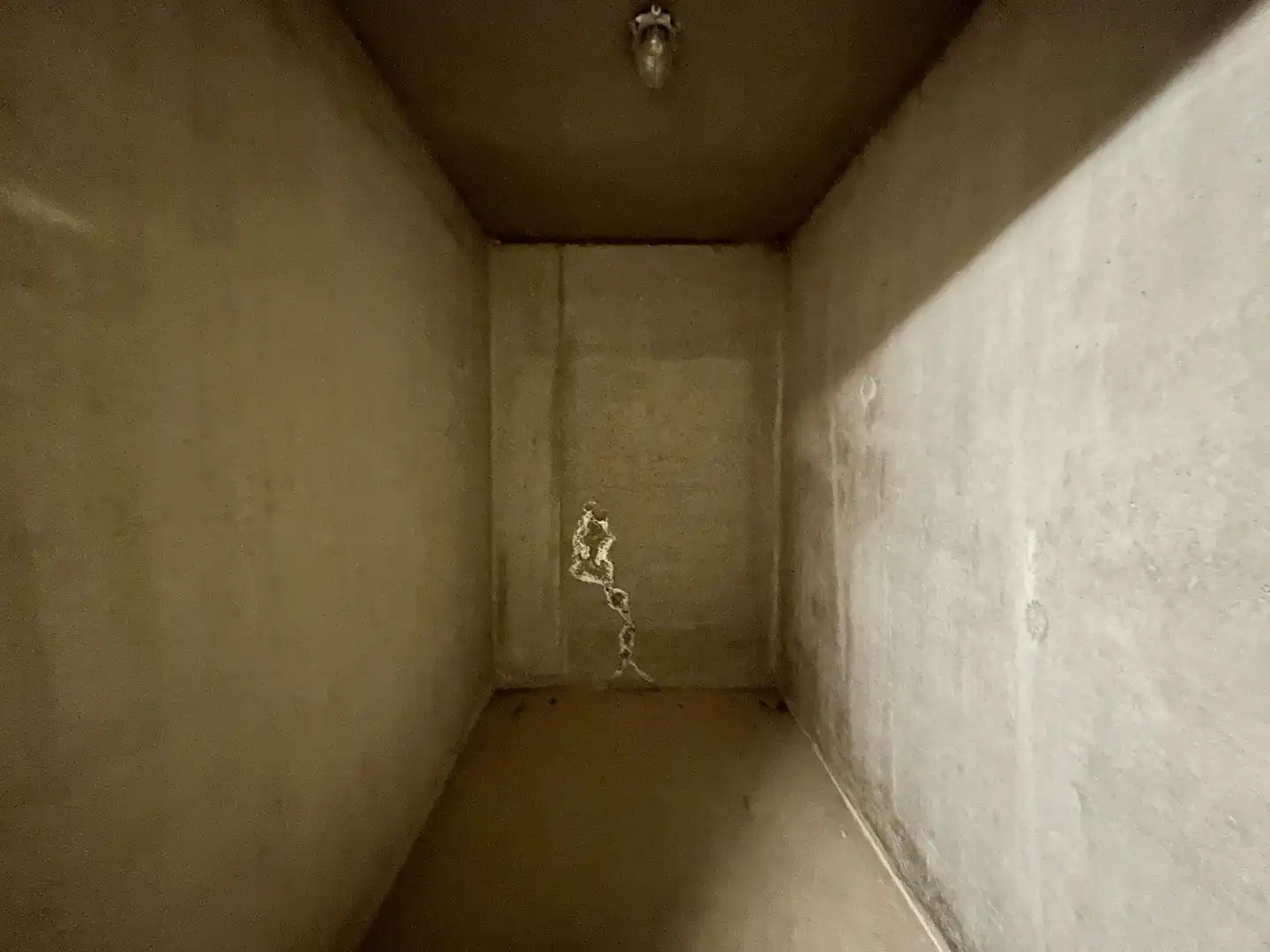 Kelderberging in residentie Conincklijke Passage te centrum Roeselare! foto {{pictureIndex}}