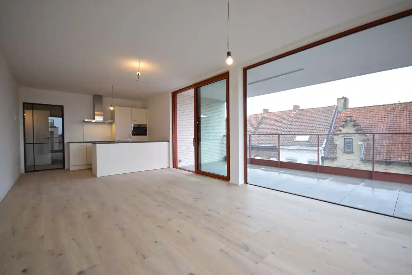INSTAPKLAAR EEN SLAAPKAMER APPARTEMENT MET PARKEERPLAATS EN BERGING foto 3