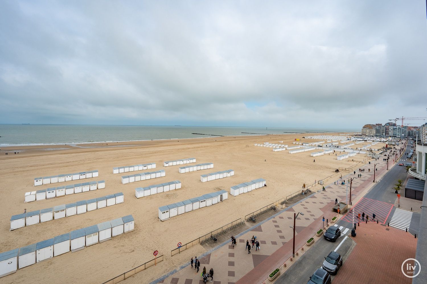 Prachtig gerenoveerd appartement met frontaal zeezicht gelegen op de Zeedijk-Albertstrand te Knokke. foto 3