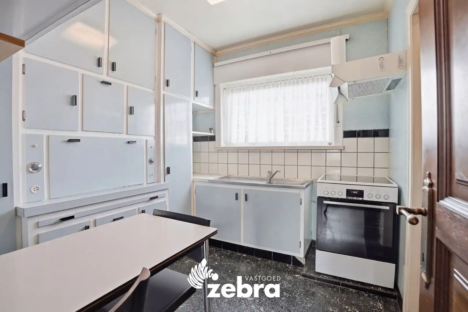 Te renoveren woning met veel potentieel op rustige ligging! foto 6