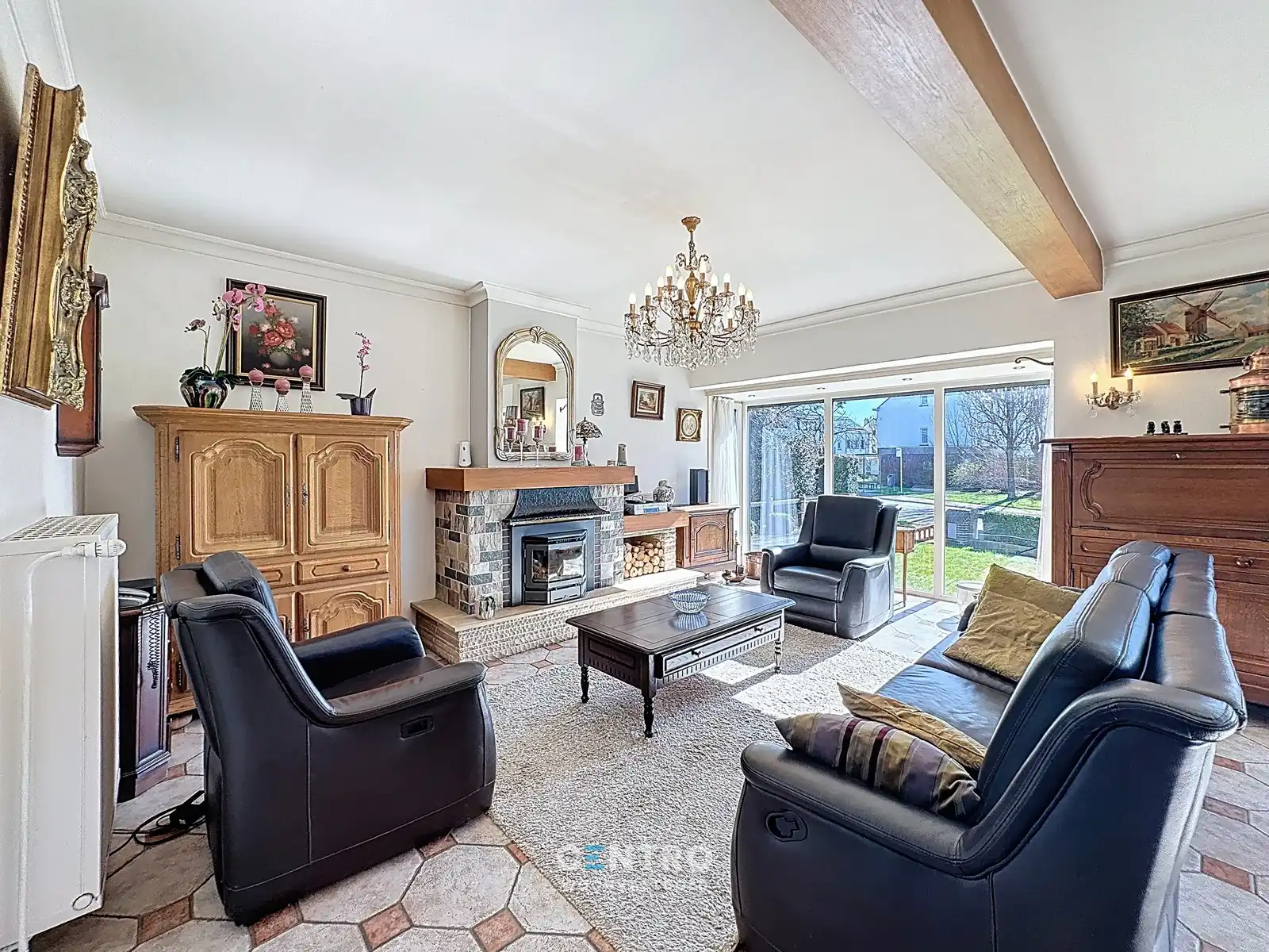 Interessant gelegen villa te Uitkerke met 3 slpks én 2 garages! foto 3