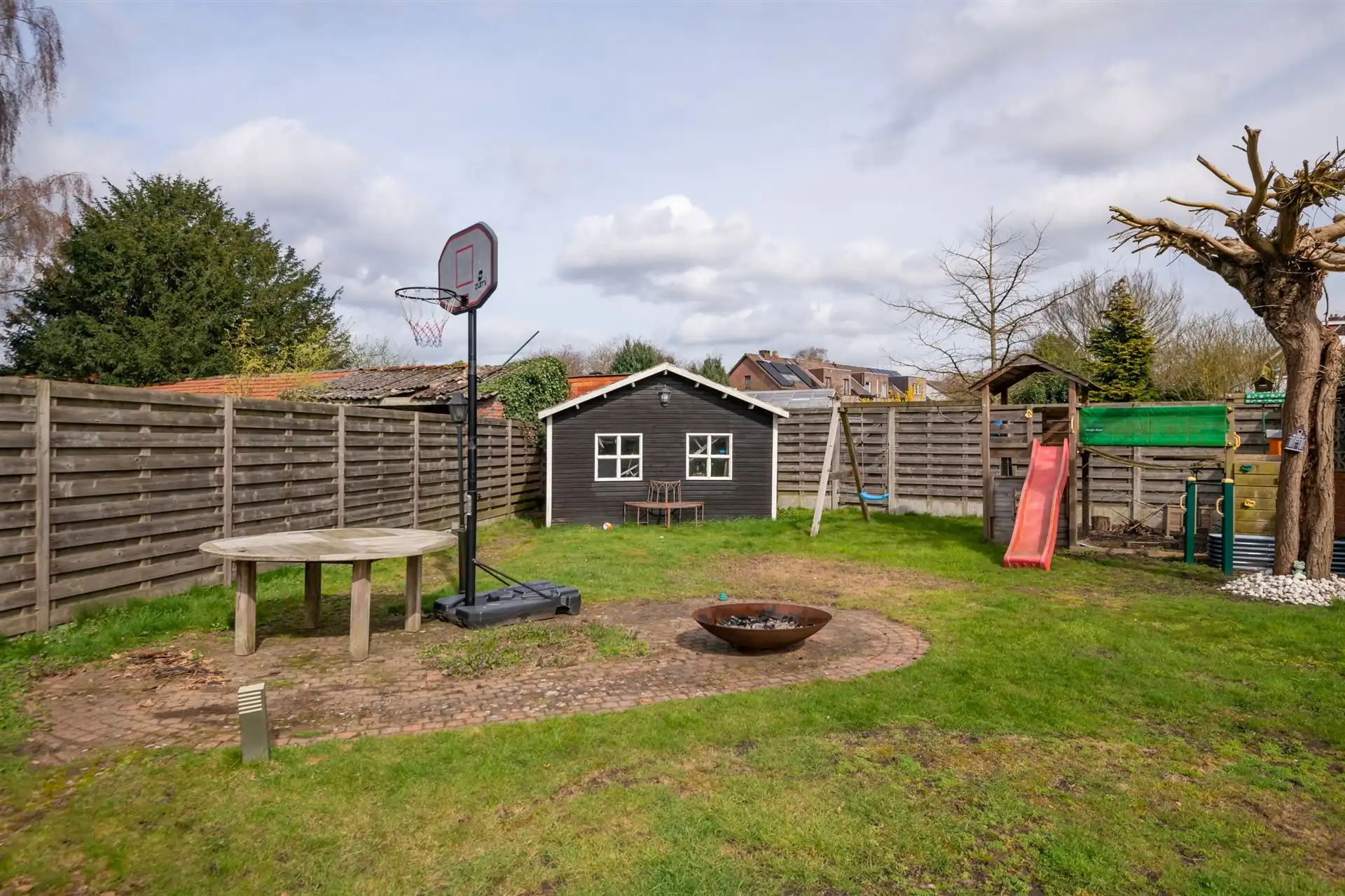 Veelzijdig commercieel pand met ruime woonst, terras en tuin foto 8