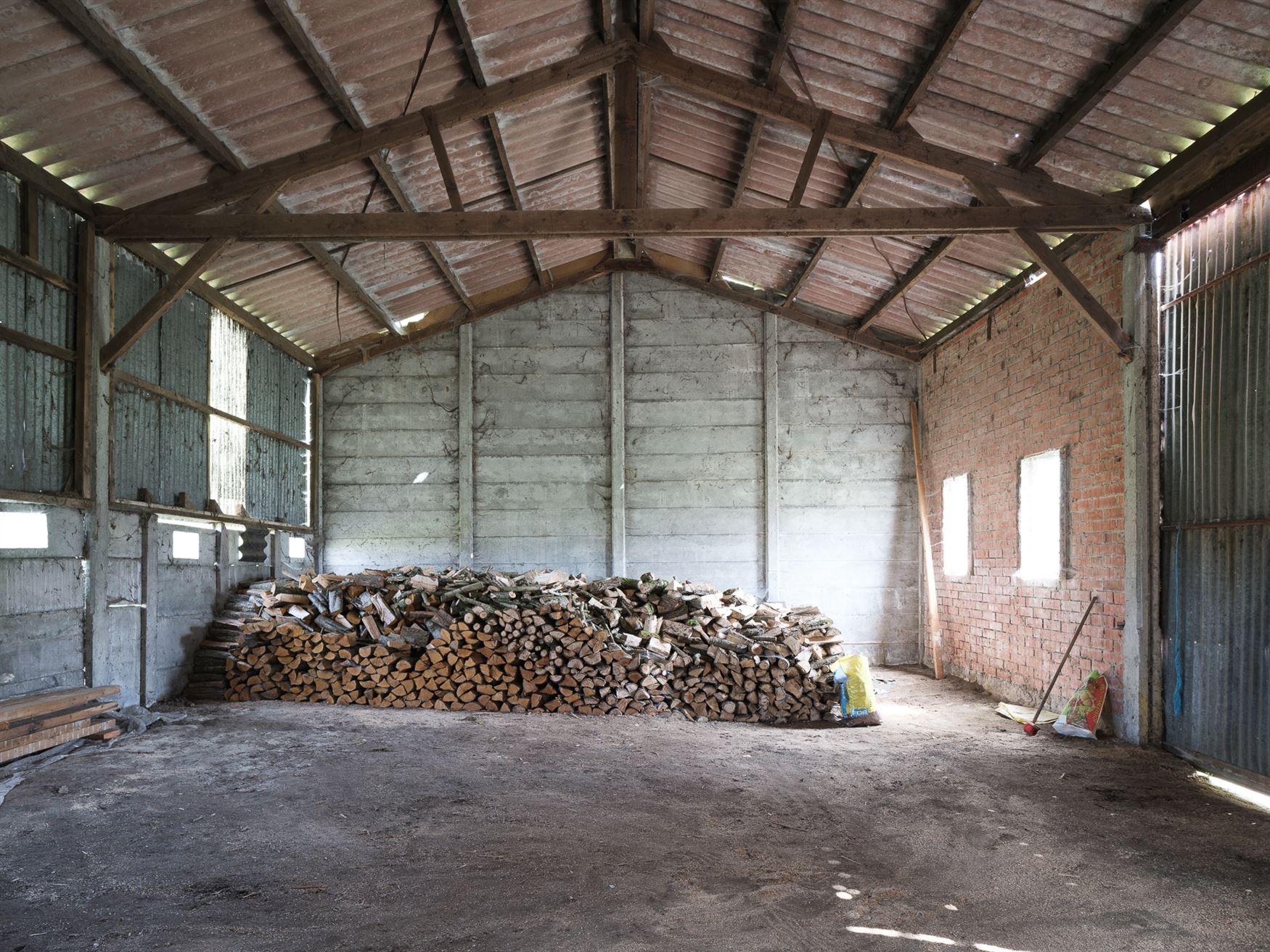 Hoeve met bijgebouwen op riant perceel foto 8