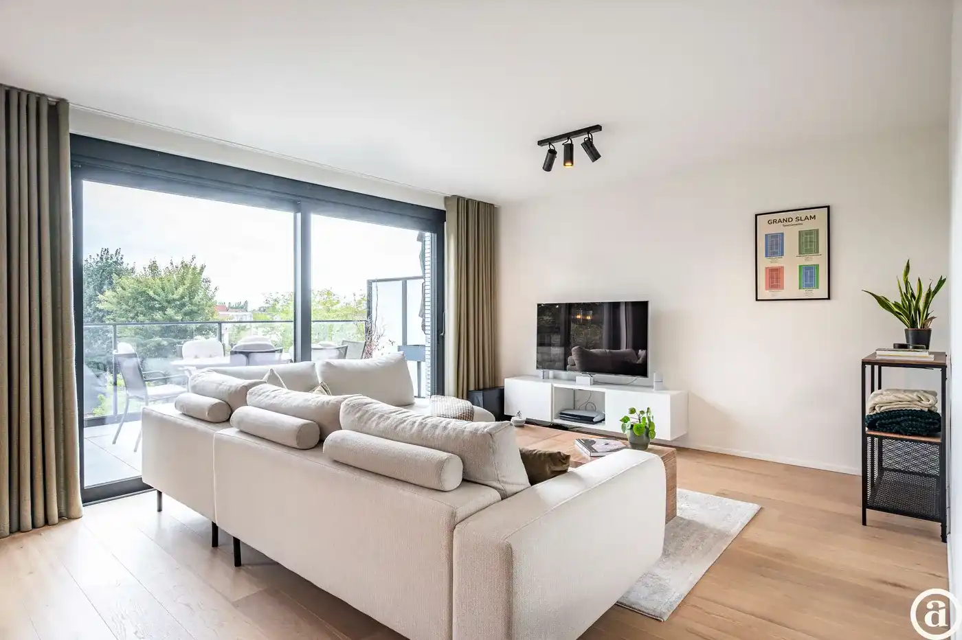 Recent appartement met groot terras, centrum Waregem [Stationsstraat]. foto 6