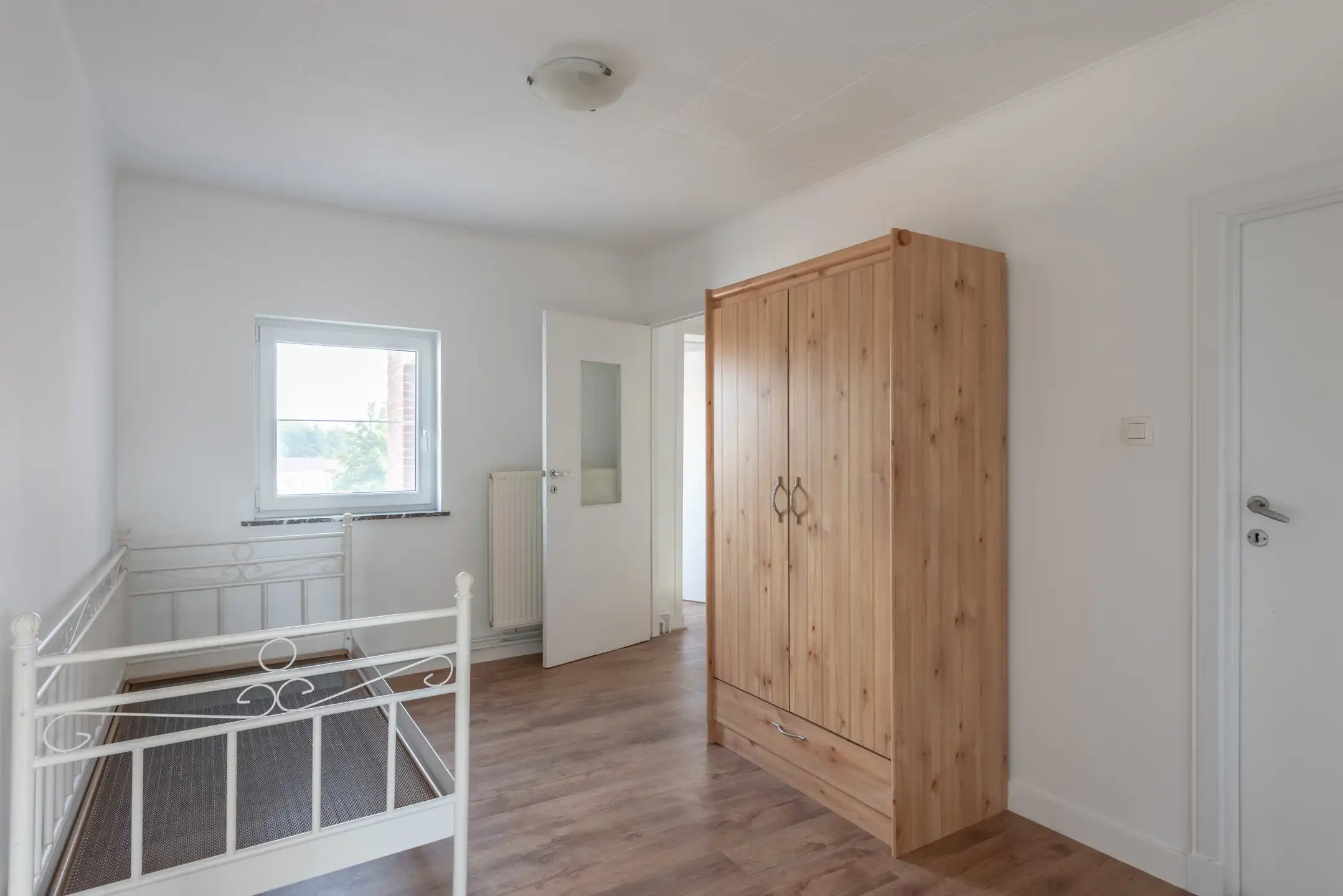 Instapklare woning met garage te Zichen.  foto 13