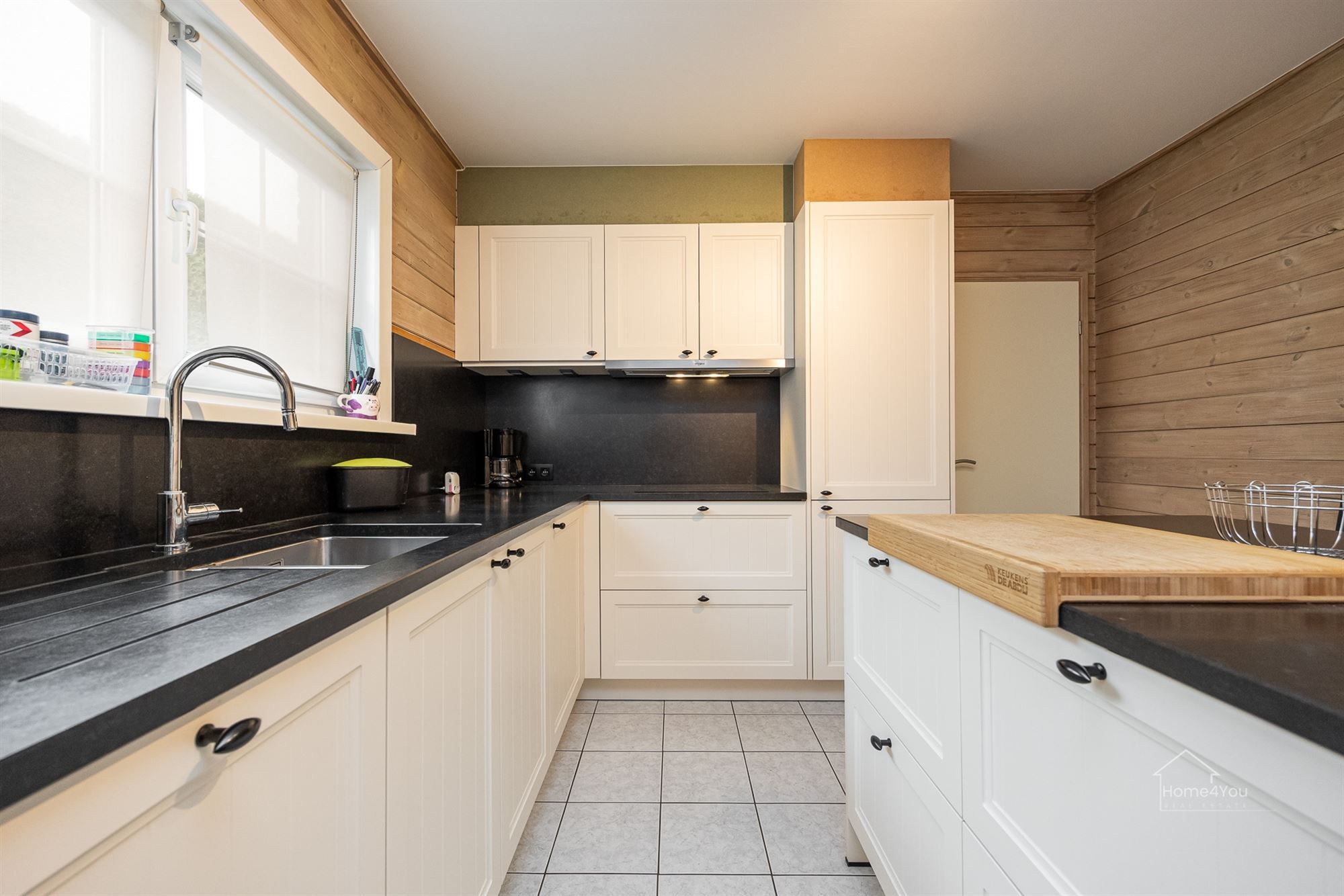 Vrijstaande woning op ruim perceel foto 6