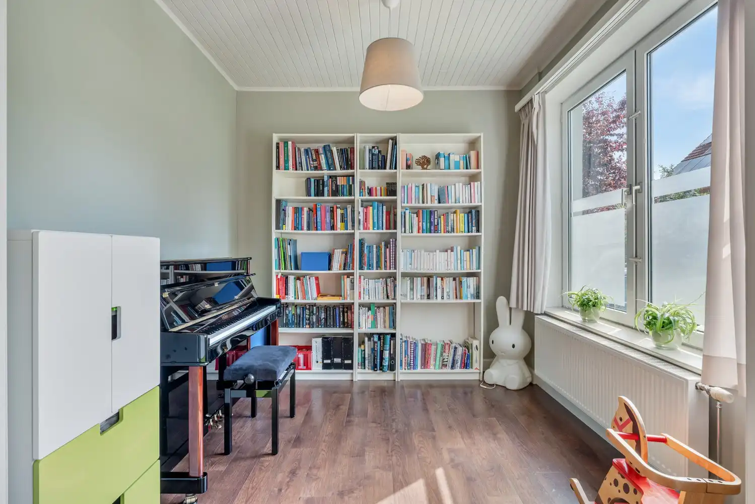 Karaktervolle gezinswoning met 4 slaapkamers in de gegeerde Matadiwijk foto 8