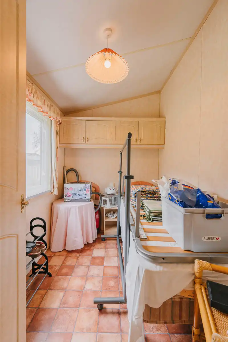 Prachtige agrarische tuin met caravan foto 24