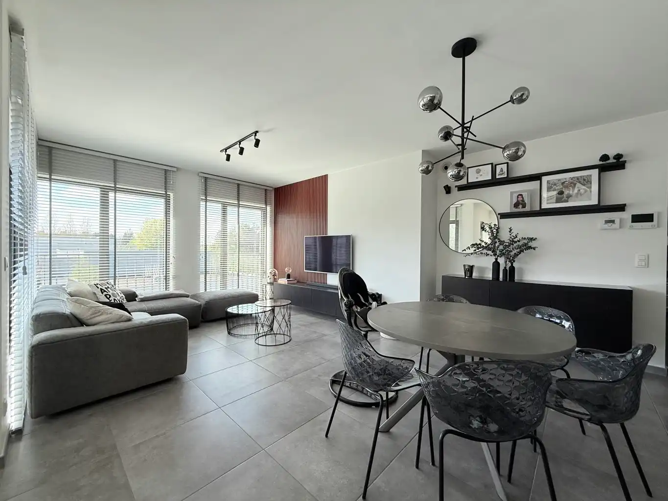 Tweeslaapkamerappartement op toplocatie met parkeerplaatsen foto 2