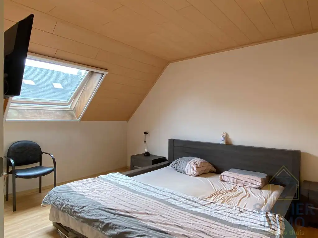 Huis met twee slaapkamers, verschillende staanplaatsen en tuin te huur in Ingelmunster foto 15