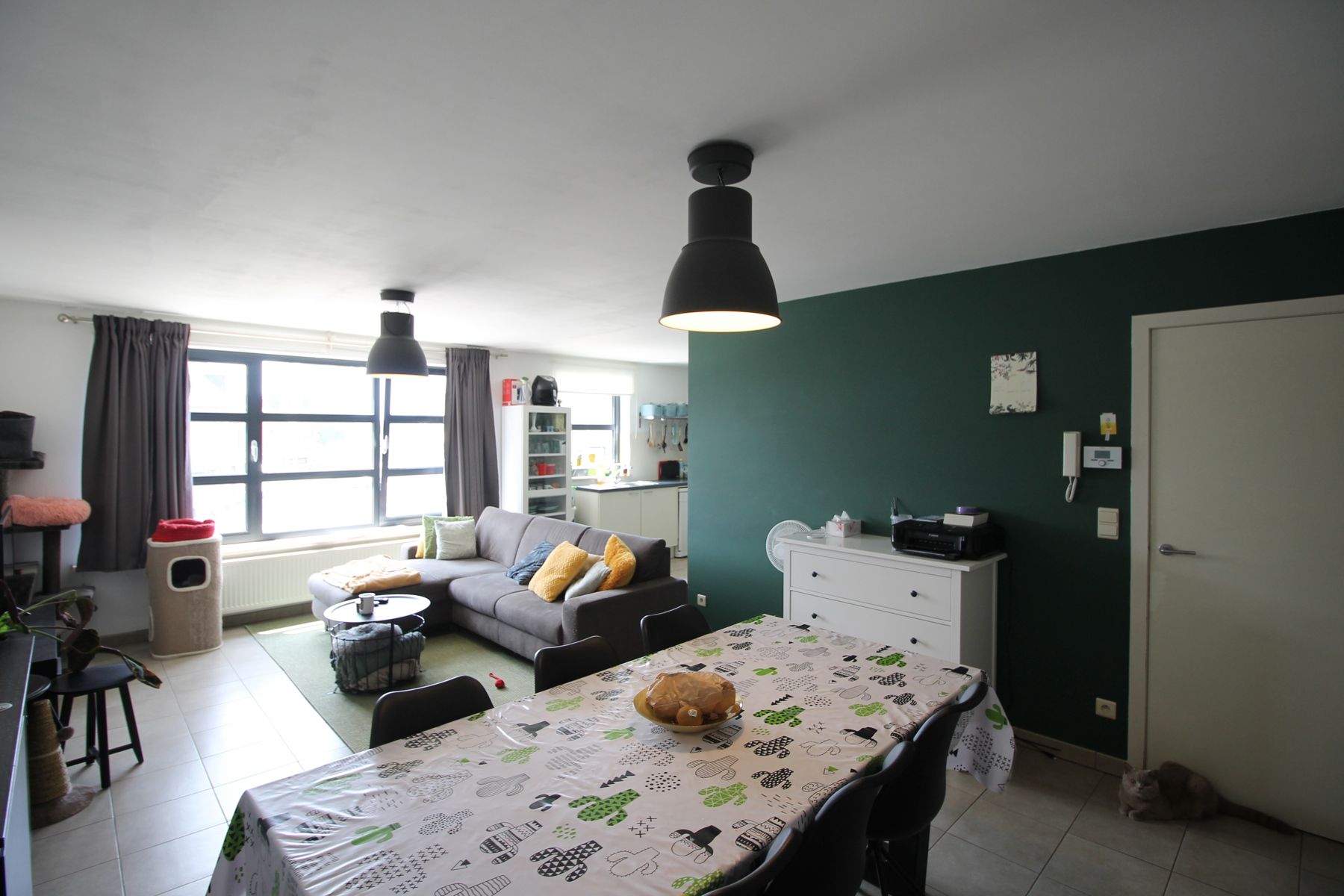 Een appartement op de 1ste verdieping met 2 slaapkamers, terras en garage.  foto 2